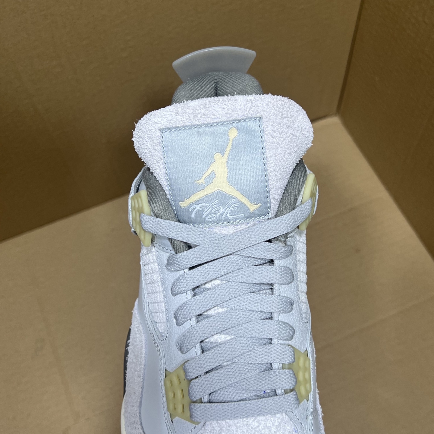 年度重磅福利！R1版AJ4系列特价！市场知名外贸R1版本！早期老的DT，懂的人都懂！品质 口碑一直在线！