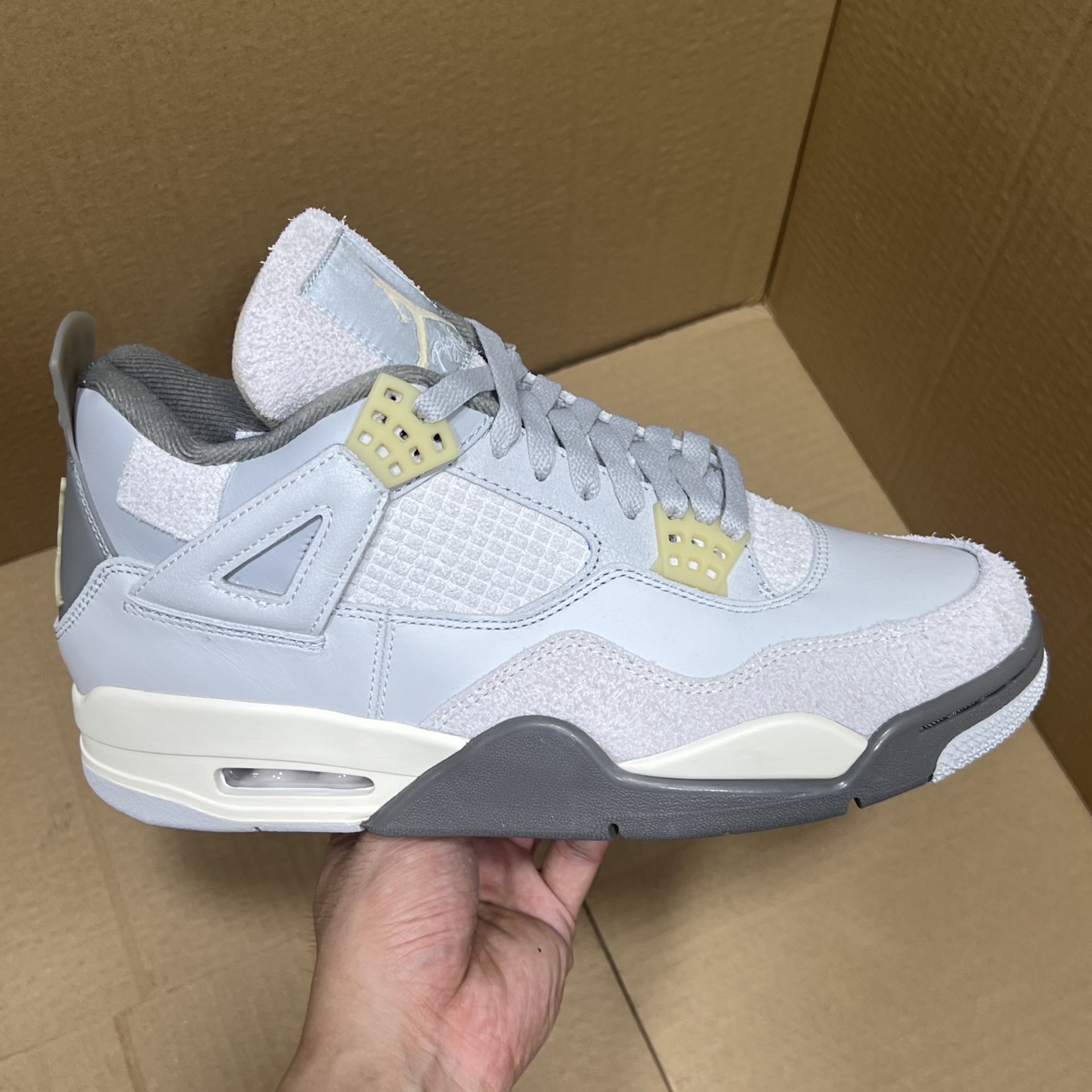 年度重磅福利！R1版AJ4系列特价！市场知名外贸R1版本！早期老的DT，懂的人都懂！品质 口碑一直在线！