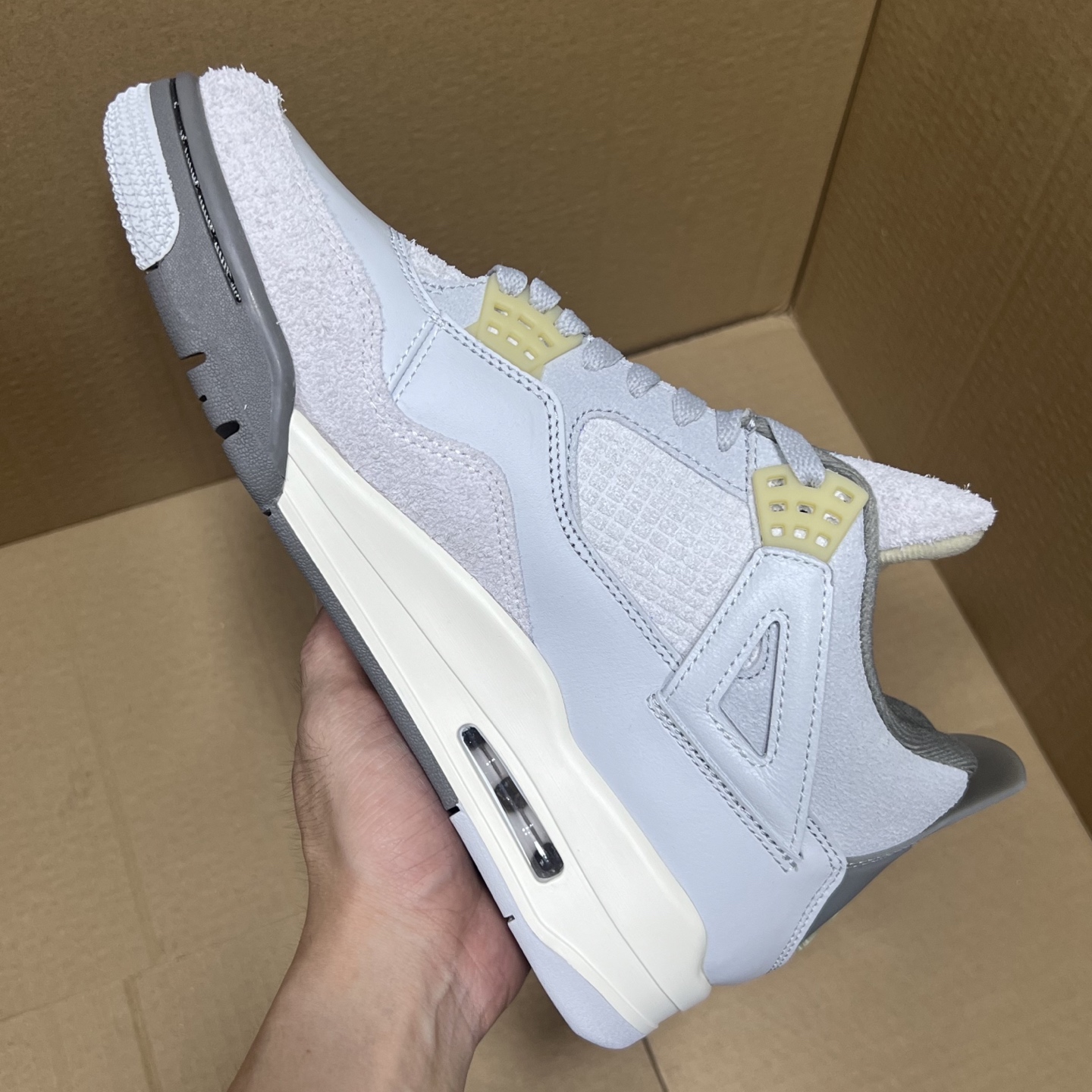 年度重磅福利！R1版AJ4系列特价！市场知名外贸R1版本！早期老的DT，懂的人都懂！品质 口碑一直在线！