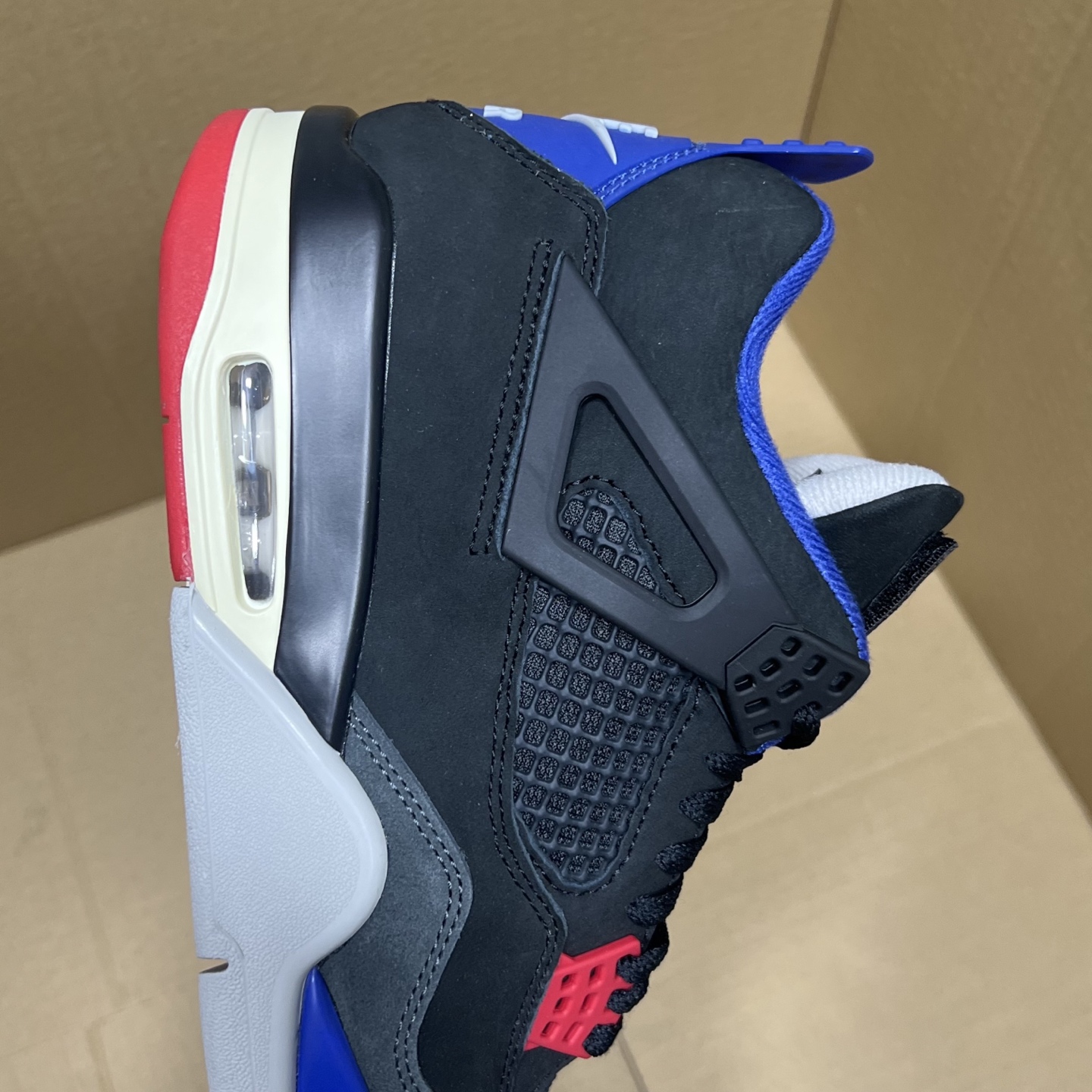 年度重磅福利！R1版AJ4系列特价！市场知名外贸R1版本！早期老的DT，懂的人都懂！品质 口碑一直在线！