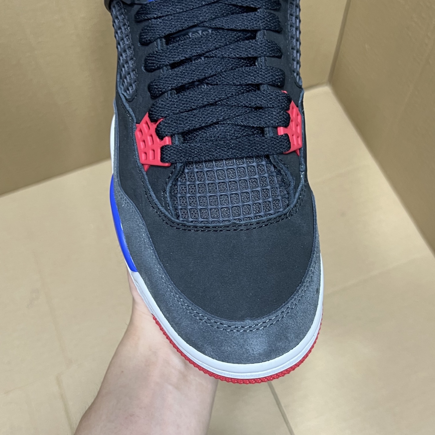 年度重磅福利！R1版AJ4系列特价！市场知名外贸R1版本！早期老的DT，懂的人都懂！品质 口碑一直在线！