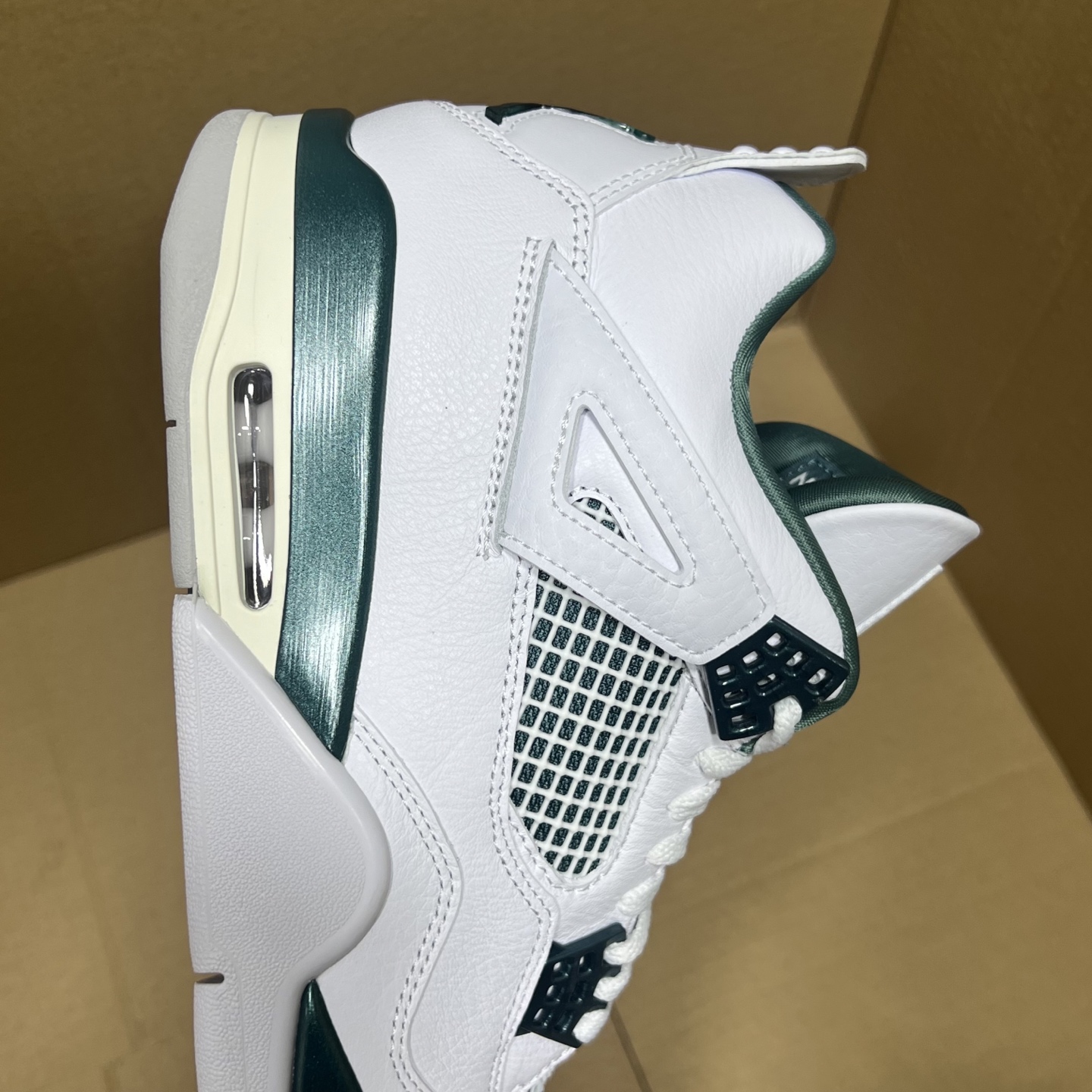 年度重磅福利！R1版AJ4系列特价！市场知名外贸R1版本！早期老的DT，懂的人都懂！品质 口碑一直在线！