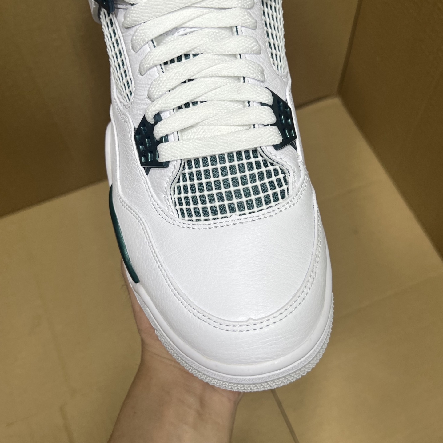 年度重磅福利！R1版AJ4系列特价！市场知名外贸R1版本！早期老的DT，懂的人都懂！品质 口碑一直在线！