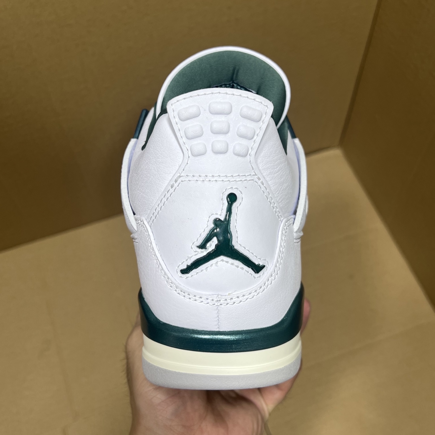 年度重磅福利！R1版AJ4系列特价！市场知名外贸R1版本！早期老的DT，懂的人都懂！品质 口碑一直在线！