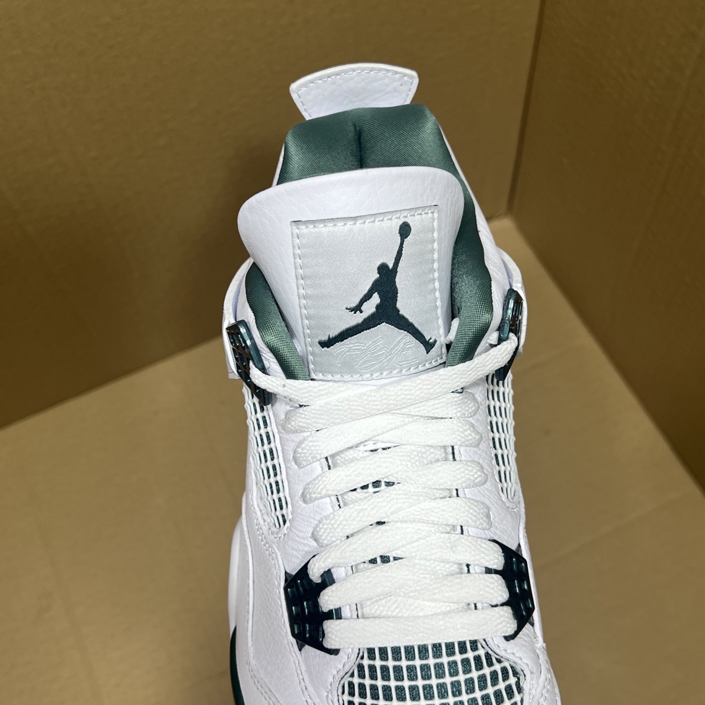 年度重磅福利！R1版AJ4系列特价！市场知名外贸R1版本！早期老的DT，懂的人都懂！品质 口碑一直在线！