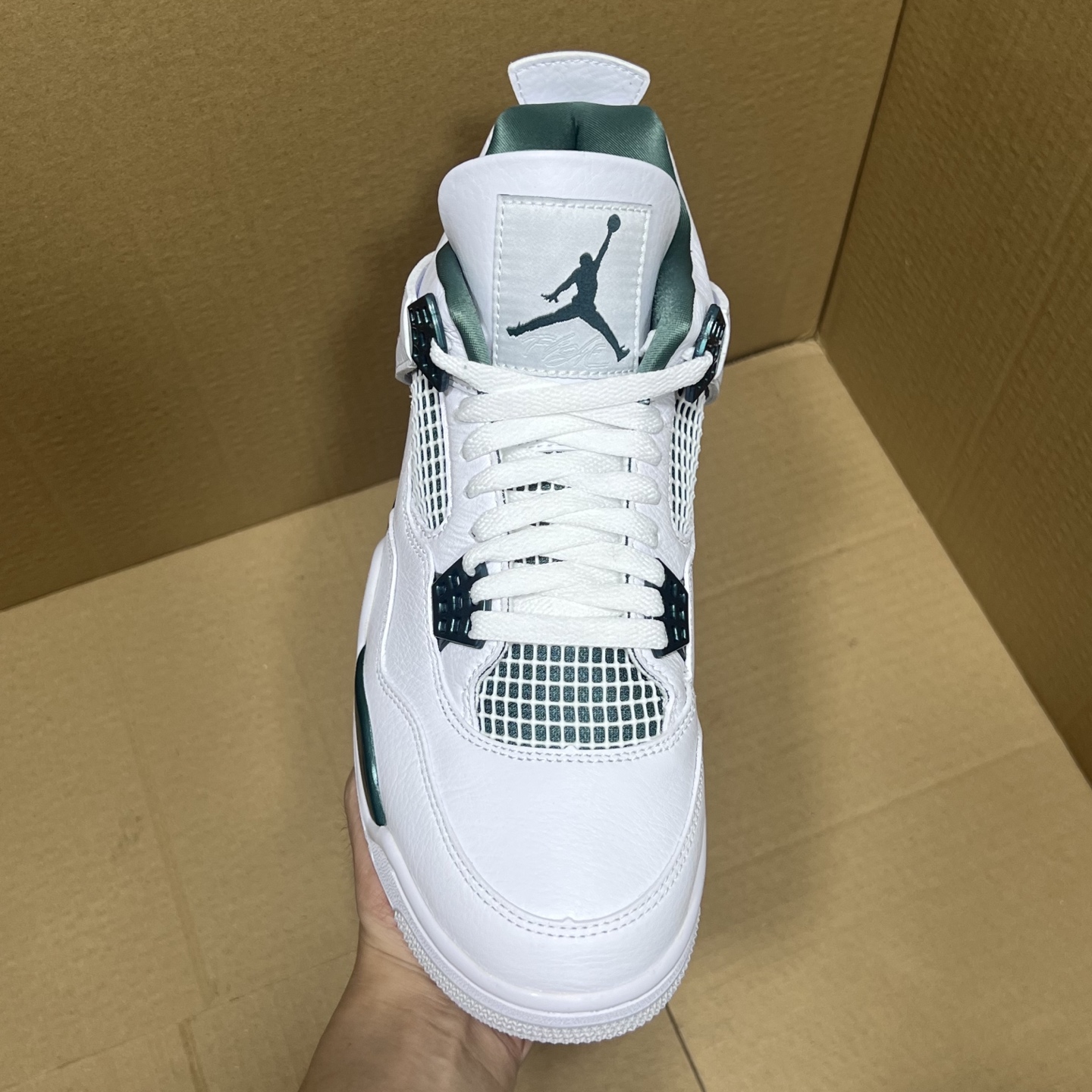 年度重磅福利！R1版AJ4系列特价！市场知名外贸R1版本！早期老的DT，懂的人都懂！品质 口碑一直在线！