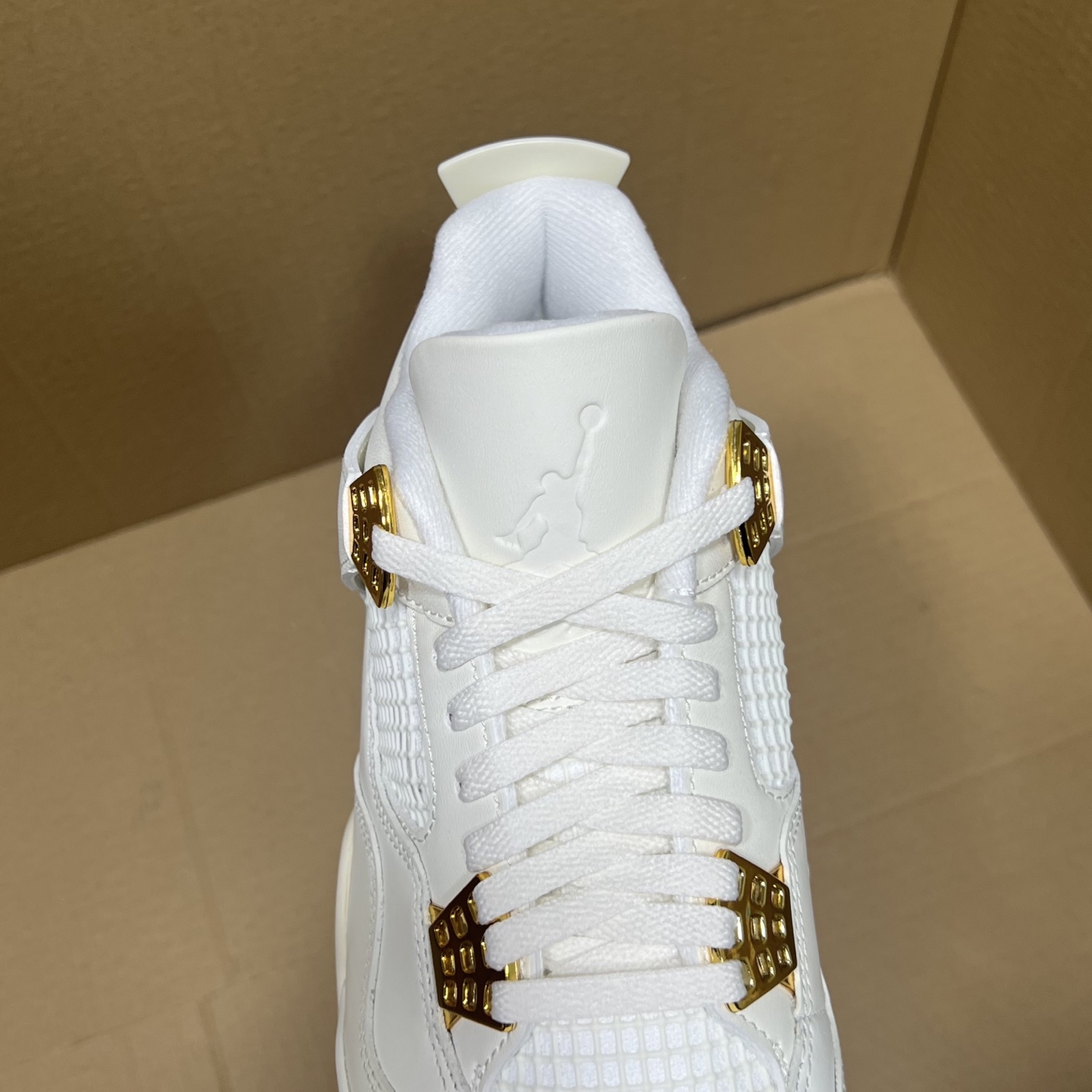 年度重磅福利！R1版AJ4系列特价！市场知名外贸R1版本！早期老的DT，懂的人都懂！品质 口碑一直在线！