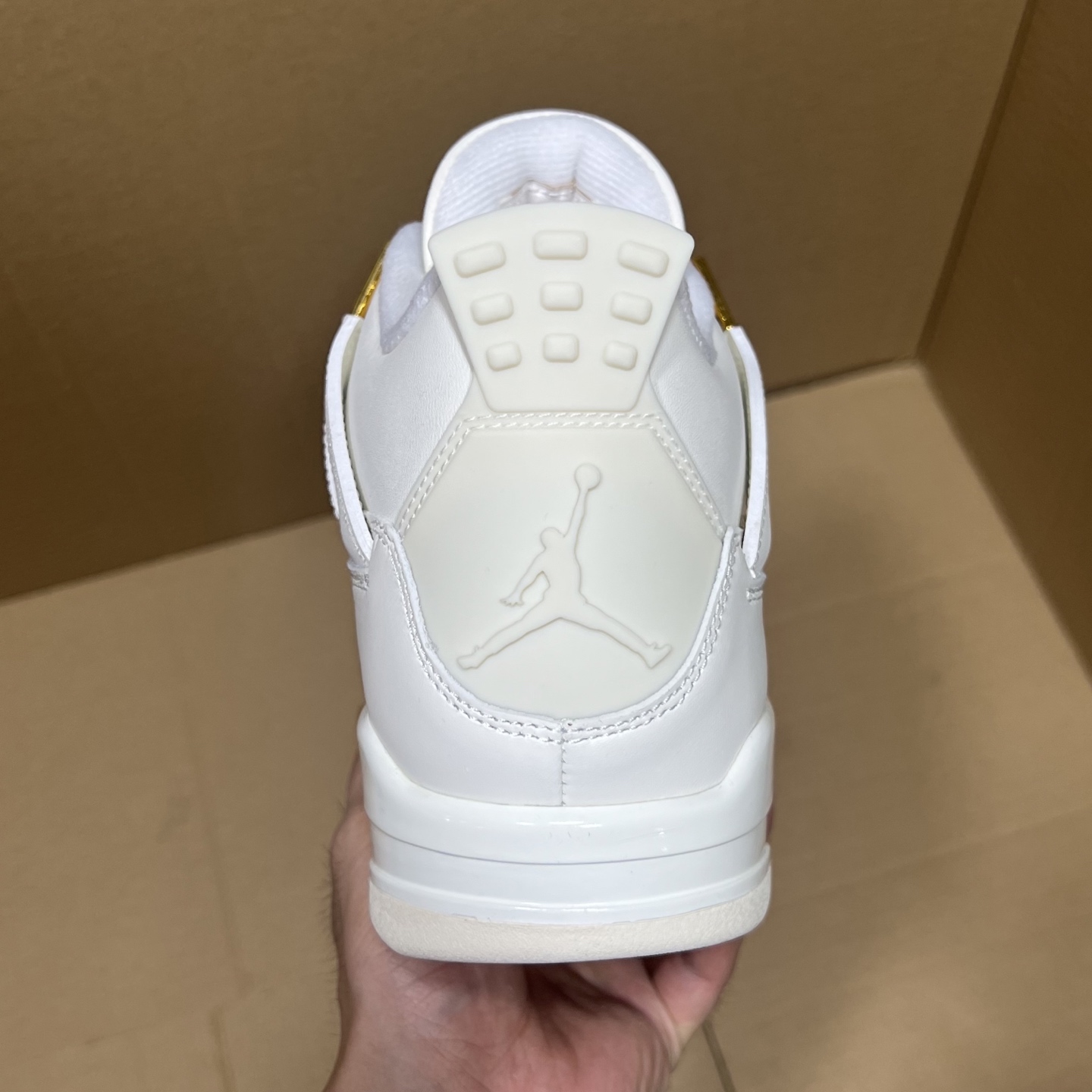 年度重磅福利！R1版AJ4系列特价！市场知名外贸R1版本！早期老的DT，懂的人都懂！品质 口碑一直在线！