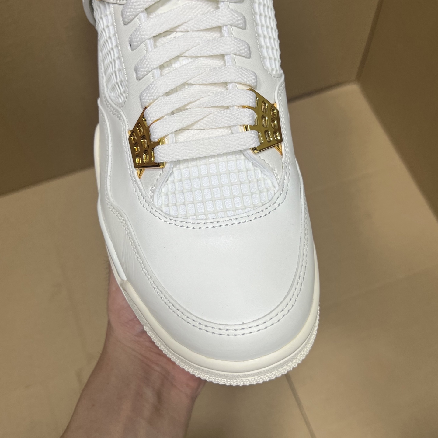 年度重磅福利！R1版AJ4系列特价！市场知名外贸R1版本！早期老的DT，懂的人都懂！品质 口碑一直在线！