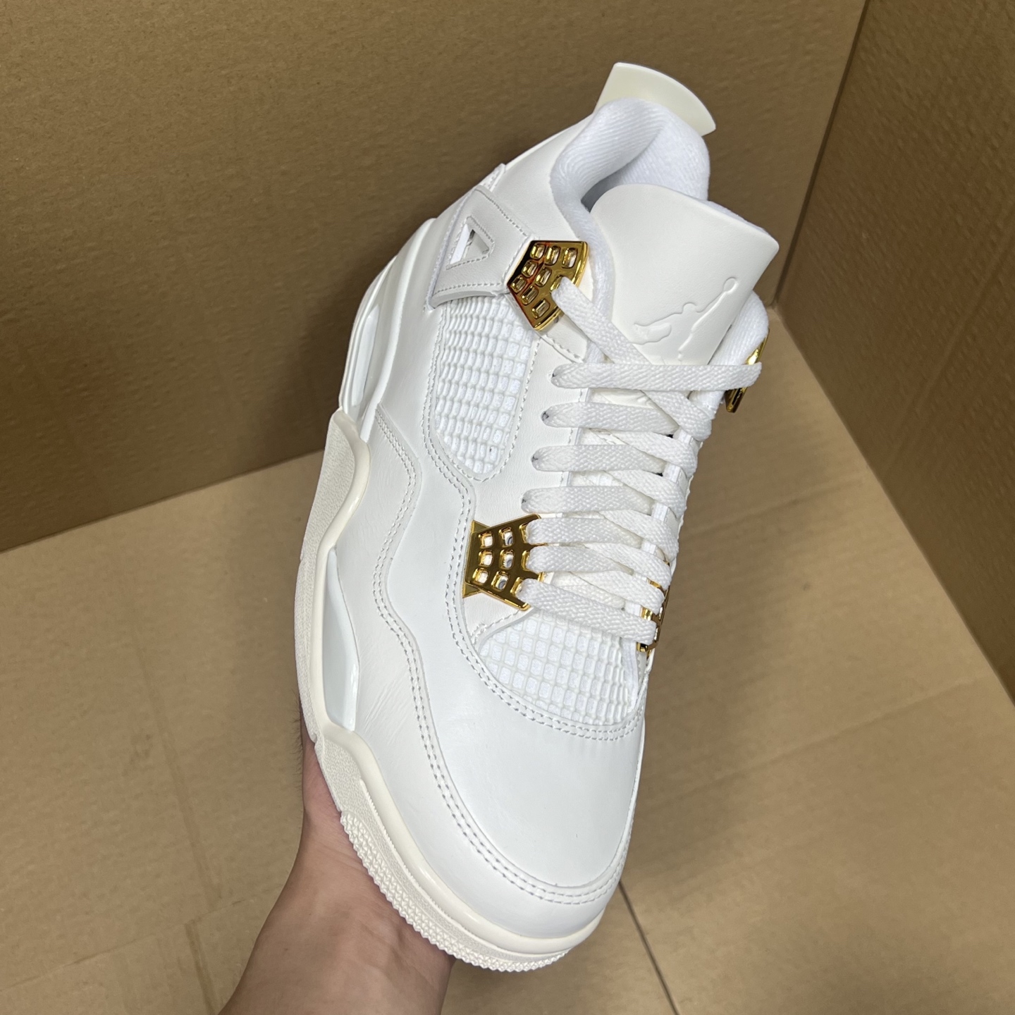 年度重磅福利！R1版AJ4系列特价！市场知名外贸R1版本！早期老的DT，懂的人都懂！品质 口碑一直在线！