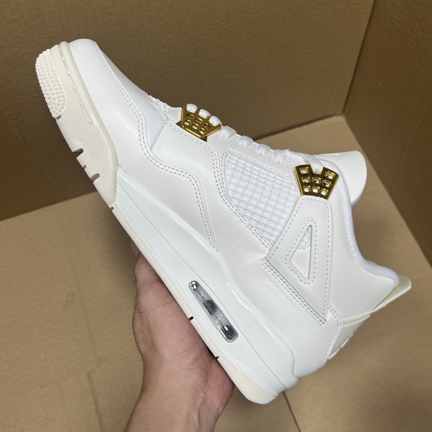 年度重磅福利！R1版AJ4系列特价！市场知名外贸R1版本！早期老的DT，懂的人都懂！品质 口碑一直在线！