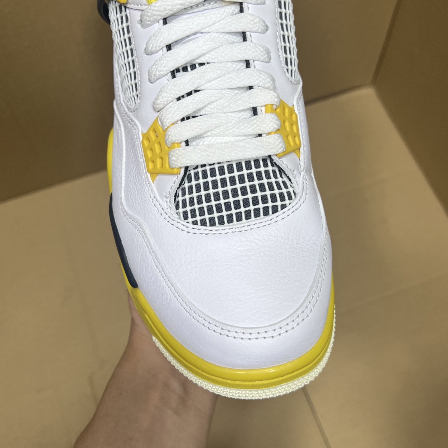 年度重磅福利！R1版AJ4系列特价！市场知名外贸R1版本！早期老的DT，懂的人都懂！品质 口碑一直在线！