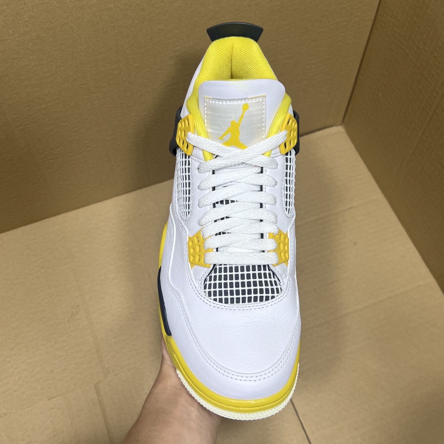 年度重磅福利！R1版AJ4系列特价！市场知名外贸R1版本！早期老的DT，懂的人都懂！品质 口碑一直在线！