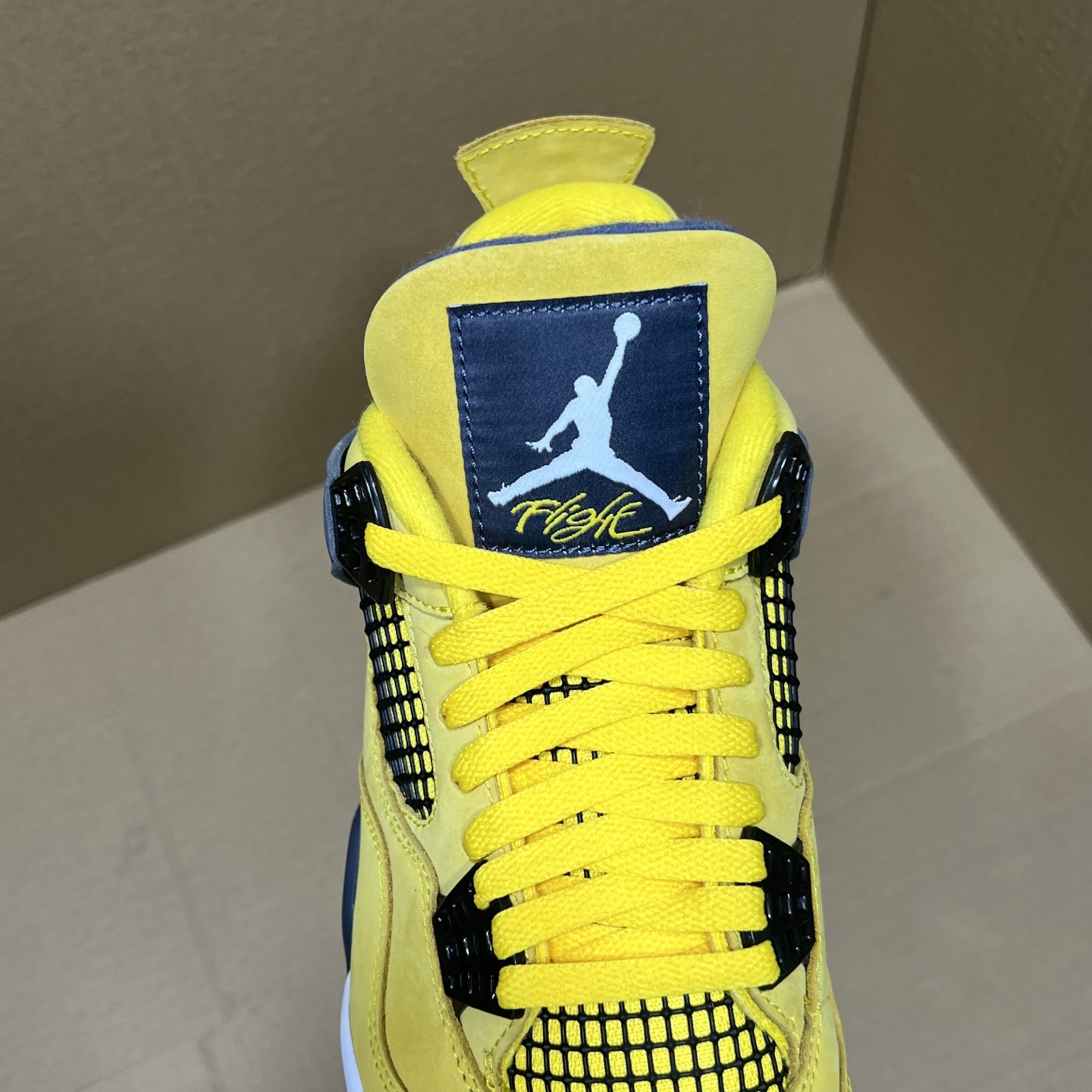 年度重磅福利！R1版AJ4系列特价！市场知名外贸R1版本！早期老的DT，懂的人都懂！品质 口碑一直在线！