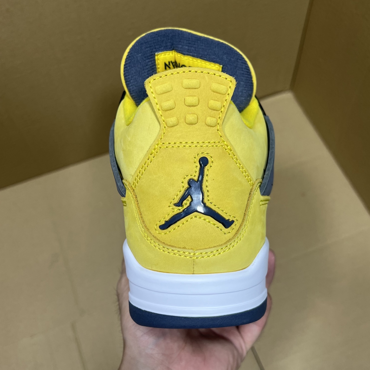 年度重磅福利！R1版AJ4系列特价！市场知名外贸R1版本！早期老的DT，懂的人都懂！品质 口碑一直在线！