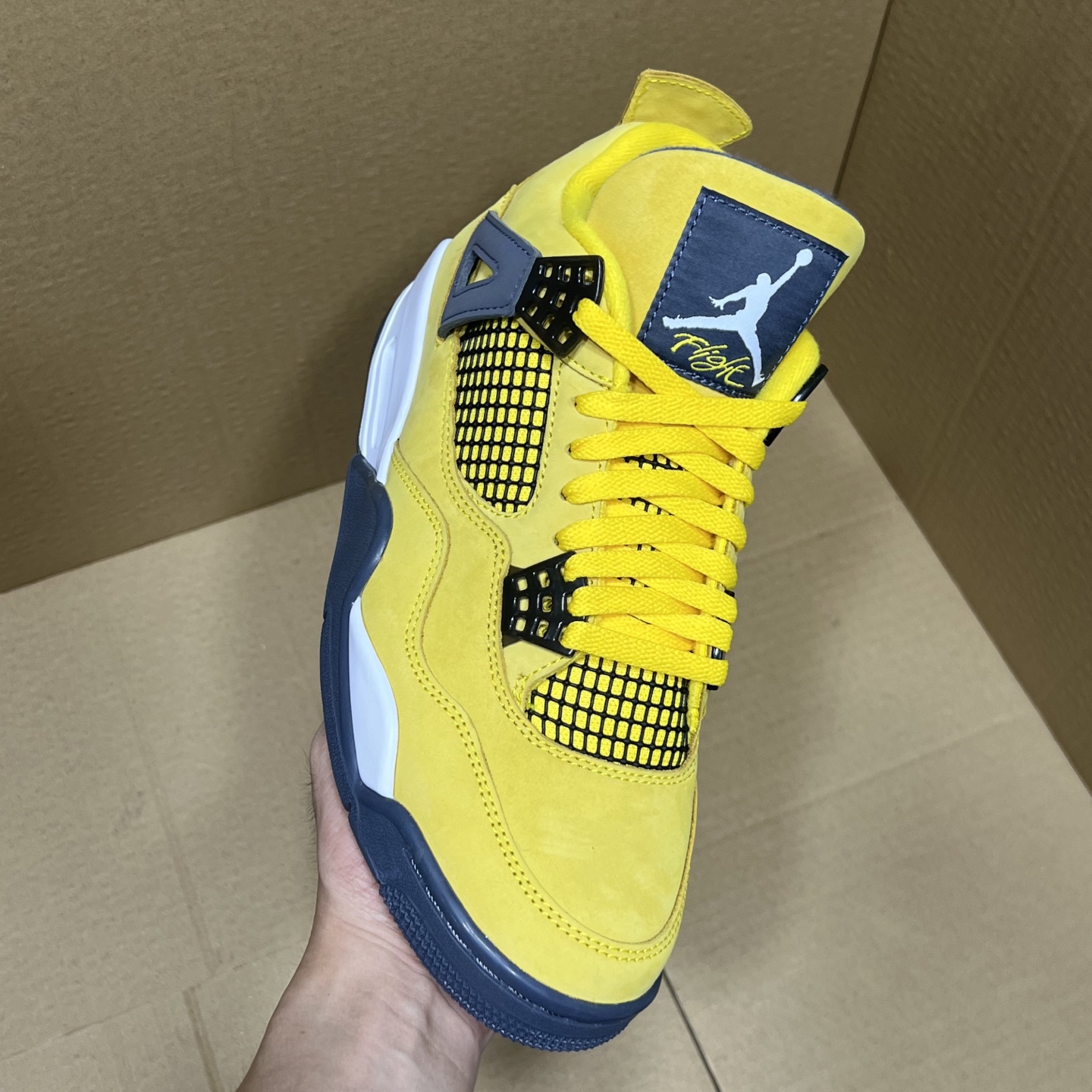 年度重磅福利！R1版AJ4系列特价！市场知名外贸R1版本！早期老的DT，懂的人都懂！品质 口碑一直在线！