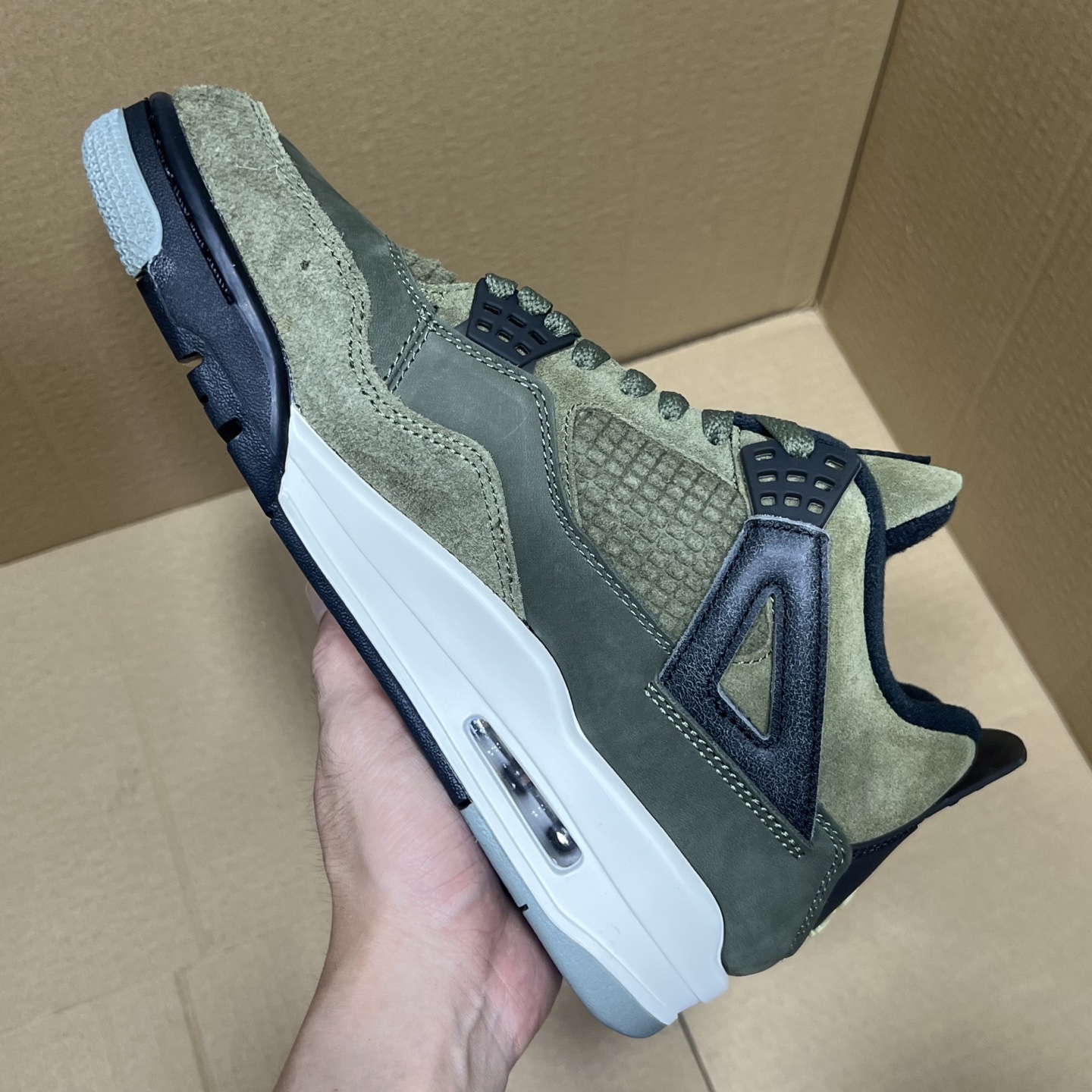 年度重磅福利！R1版AJ4系列特价！市场知名外贸R1版本！早期老的DT，懂的人都懂！品质 口碑一直在线！