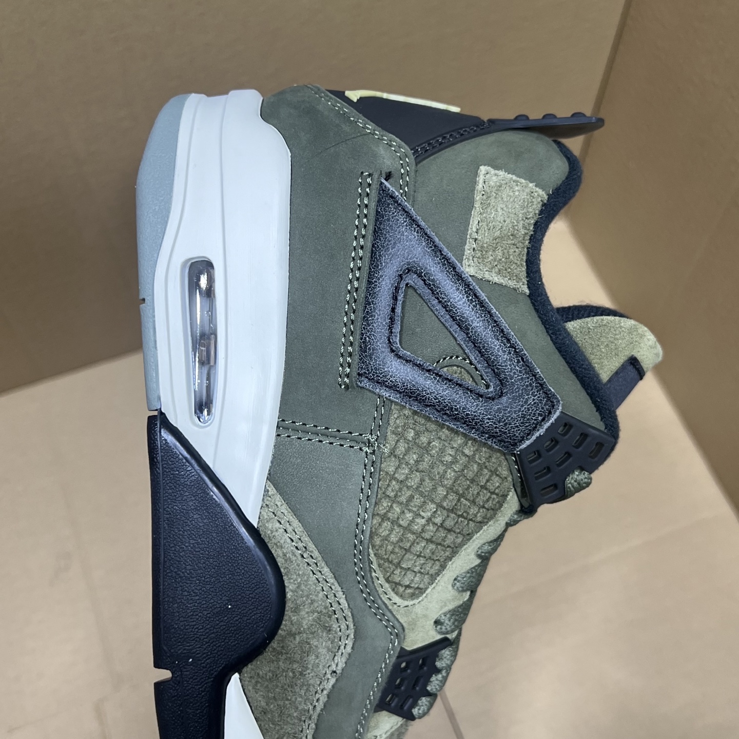 年度重磅福利！R1版AJ4系列特价！市场知名外贸R1版本！早期老的DT，懂的人都懂！品质 口碑一直在线！