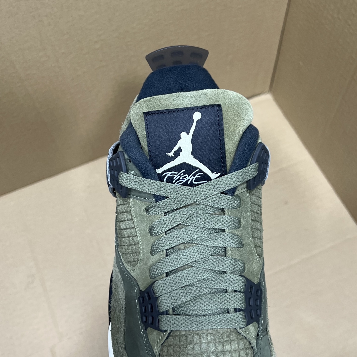 年度重磅福利！R1版AJ4系列特价！市场知名外贸R1版本！早期老的DT，懂的人都懂！品质 口碑一直在线！