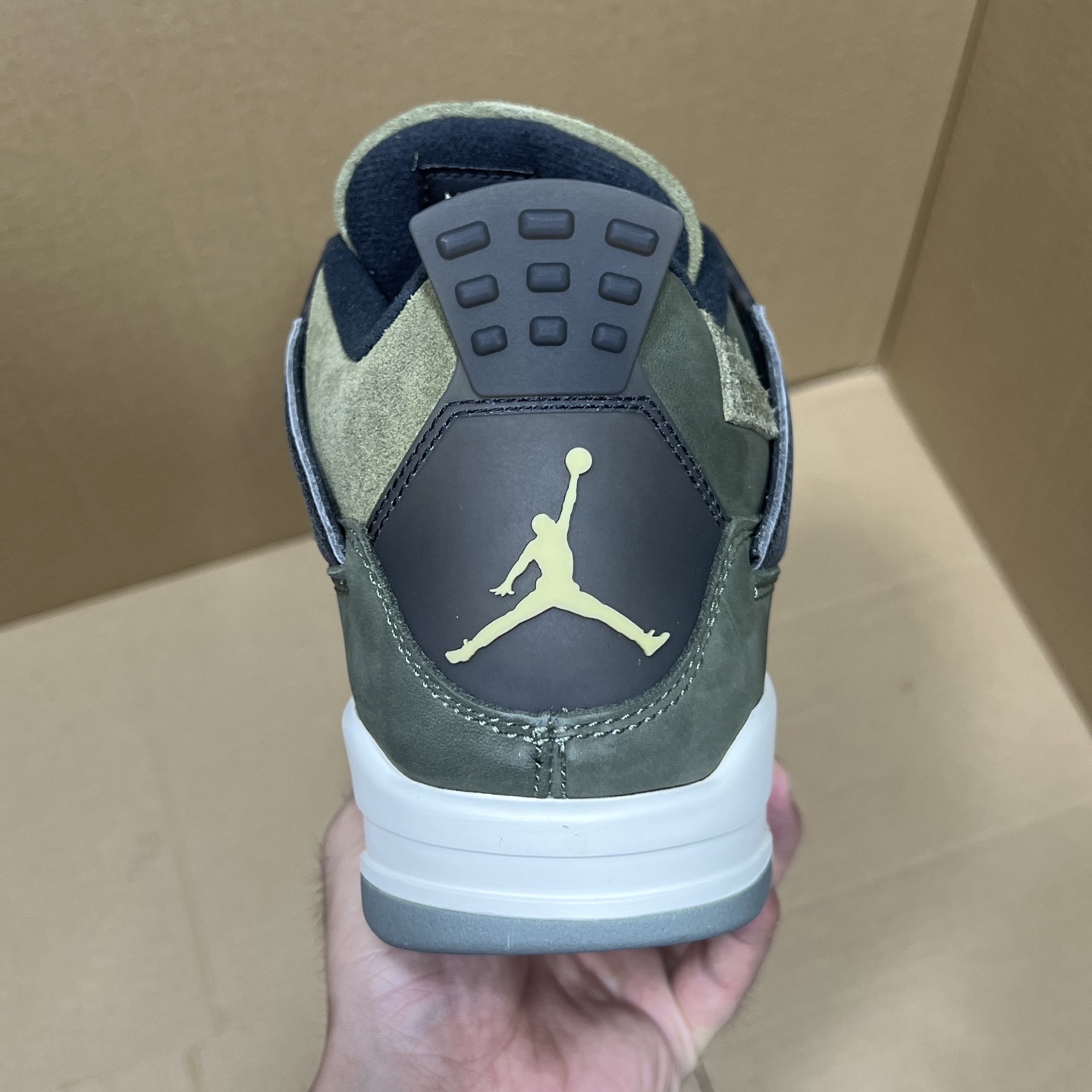 年度重磅福利！R1版AJ4系列特价！市场知名外贸R1版本！早期老的DT，懂的人都懂！品质 口碑一直在线！