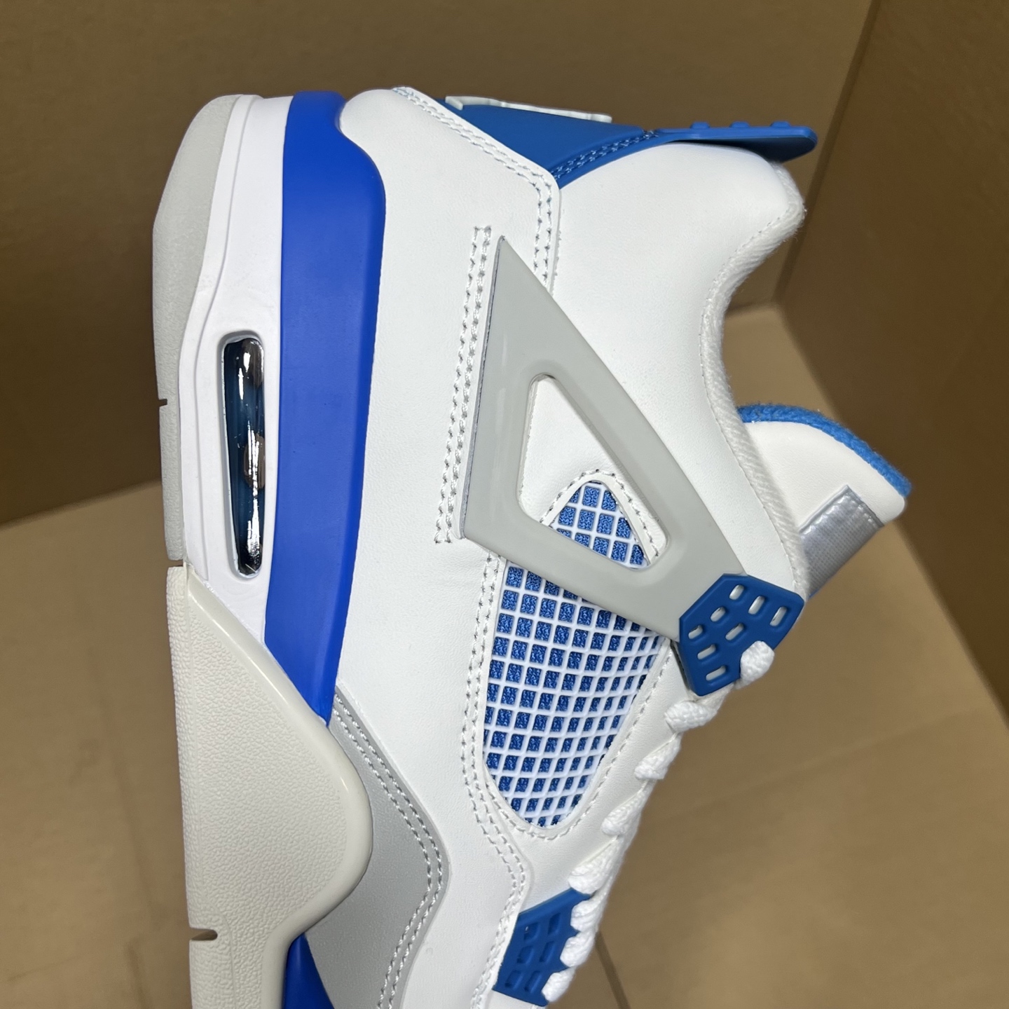 年度重磅福利！R1版AJ4系列特价！市场知名外贸R1版本！早期老的DT，懂的人都懂！品质 口碑一直在线！