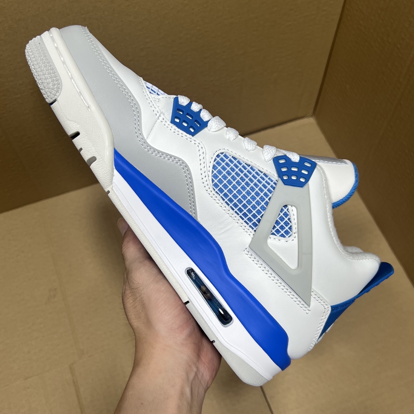 年度重磅福利！R1版AJ4系列特价！市场知名外贸R1版本！早期老的DT，懂的人都懂！品质 口碑一直在线！