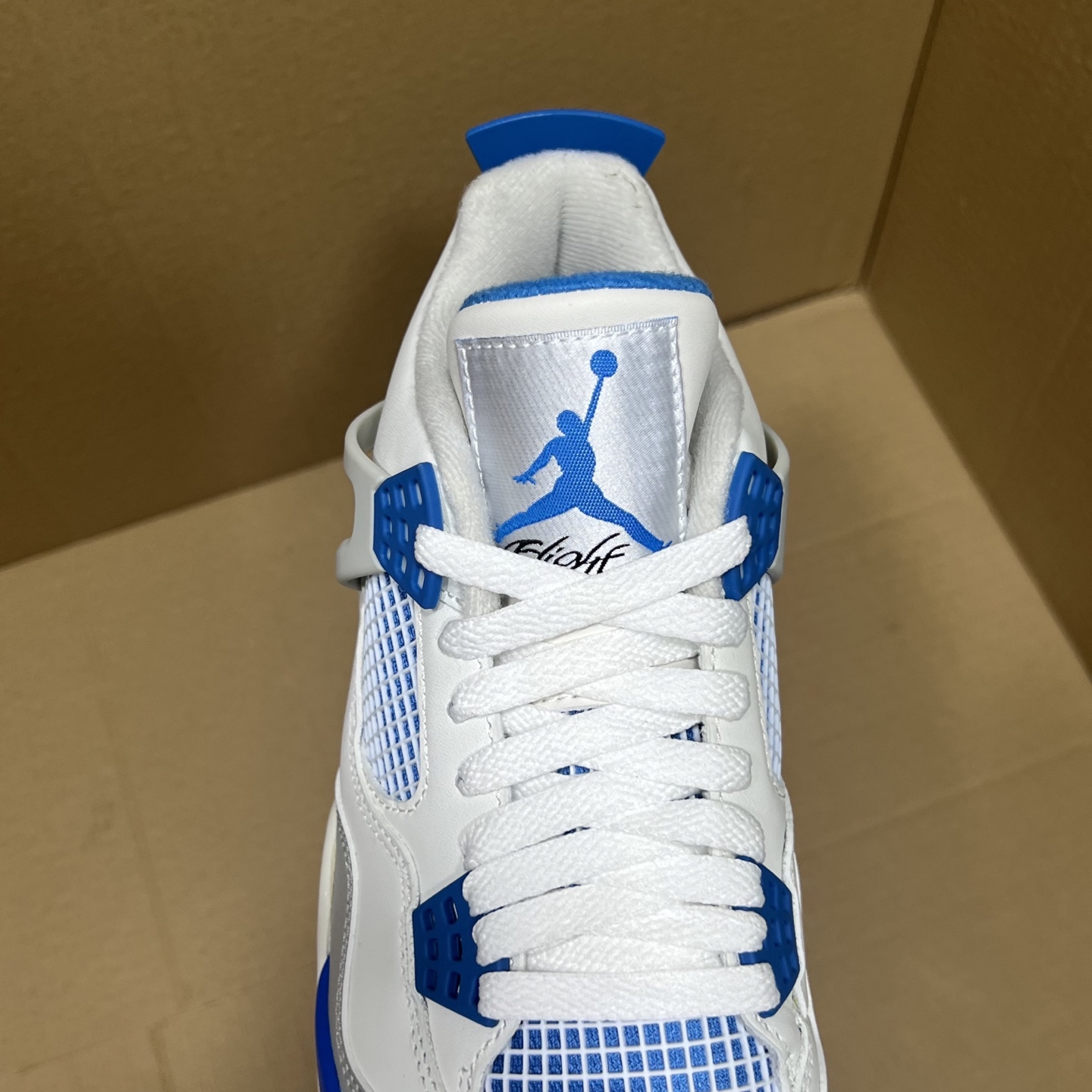 年度重磅福利！R1版AJ4系列特价！市场知名外贸R1版本！早期老的DT，懂的人都懂！品质 口碑一直在线！