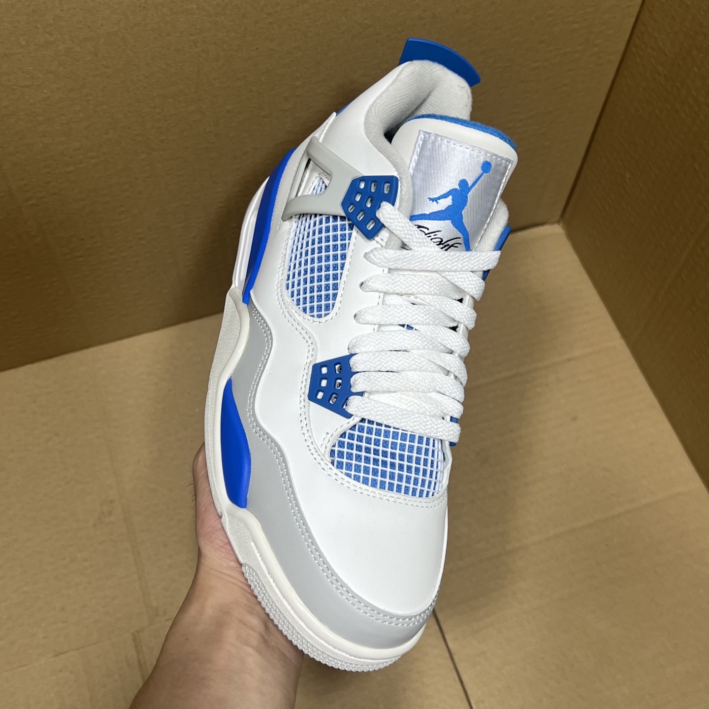 年度重磅福利！R1版AJ4系列特价！市场知名外贸R1版本！早期老的DT，懂的人都懂！品质 口碑一直在线！