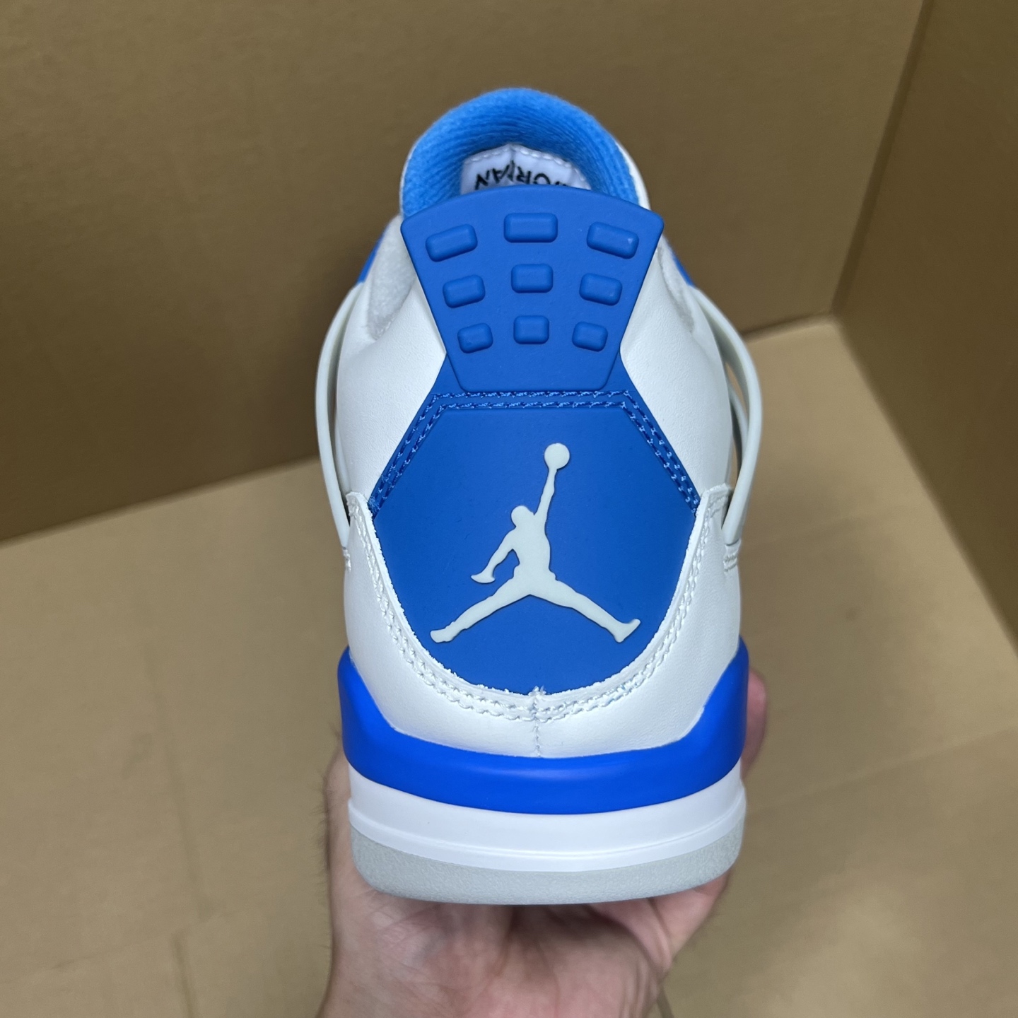 年度重磅福利！R1版AJ4系列特价！市场知名外贸R1版本！早期老的DT，懂的人都懂！品质 口碑一直在线！