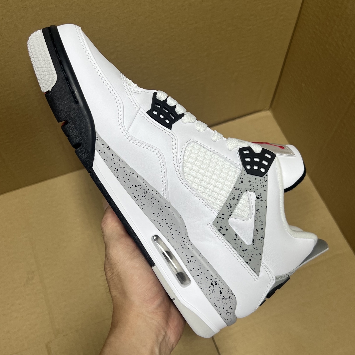 年度重磅福利！R1版AJ4系列特价！市场知名外贸R1版本！早期老的DT，懂的人都懂！品质 口碑一直在线！