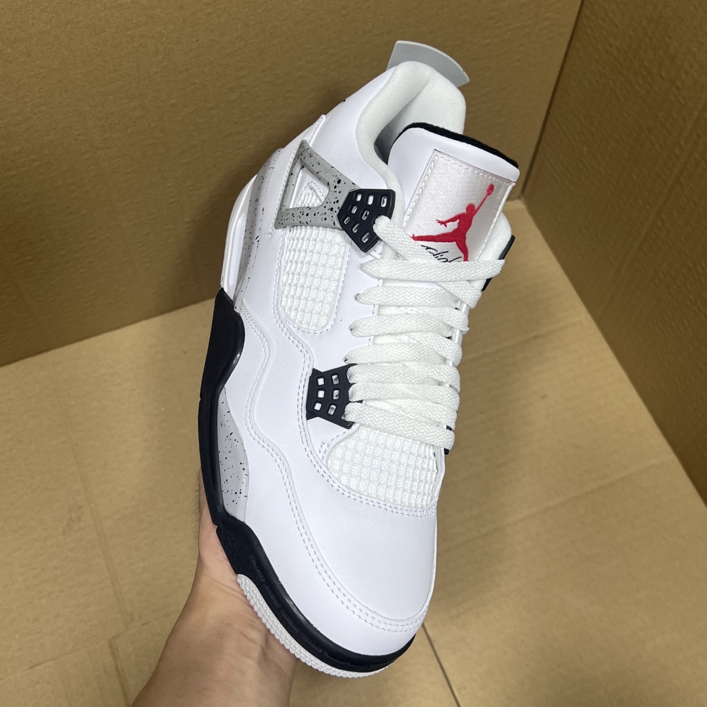 年度重磅福利！R1版AJ4系列特价！市场知名外贸R1版本！早期老的DT，懂的人都懂！品质 口碑一直在线！