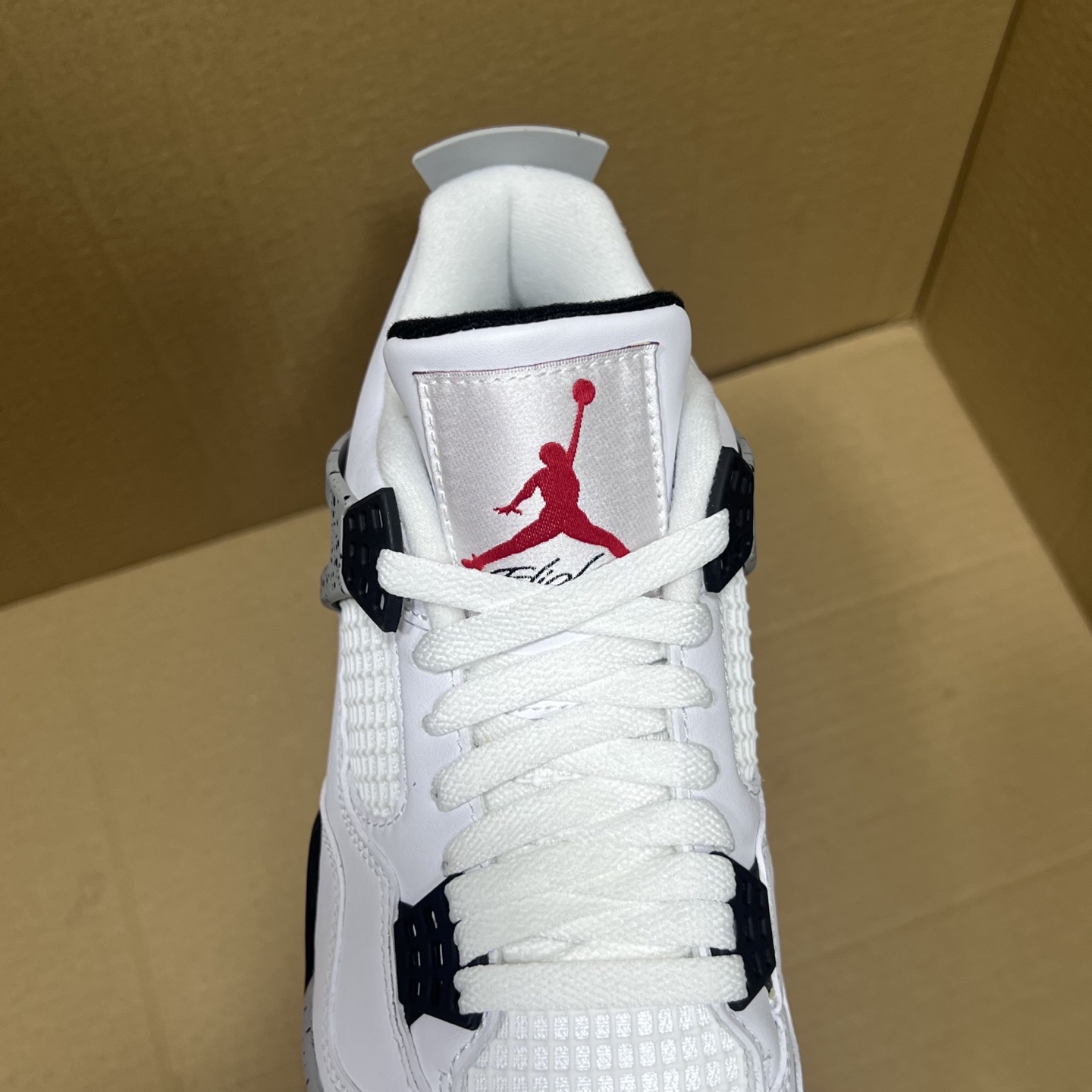 年度重磅福利！R1版AJ4系列特价！市场知名外贸R1版本！早期老的DT，懂的人都懂！品质 口碑一直在线！