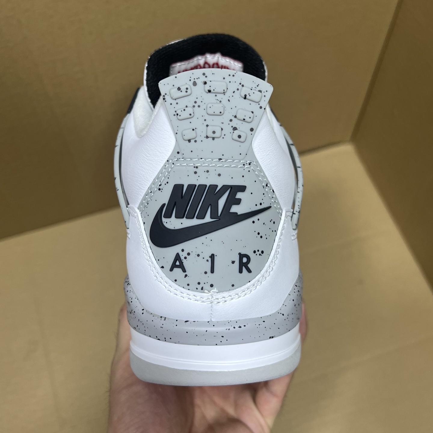 年度重磅福利！R1版AJ4系列特价！市场知名外贸R1版本！早期老的DT，懂的人都懂！品质 口碑一直在线！