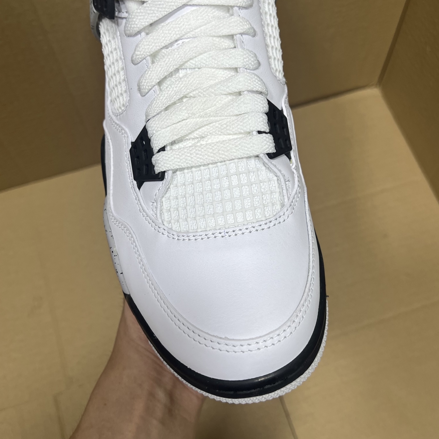 年度重磅福利！R1版AJ4系列特价！市场知名外贸R1版本！早期老的DT，懂的人都懂！品质 口碑一直在线！