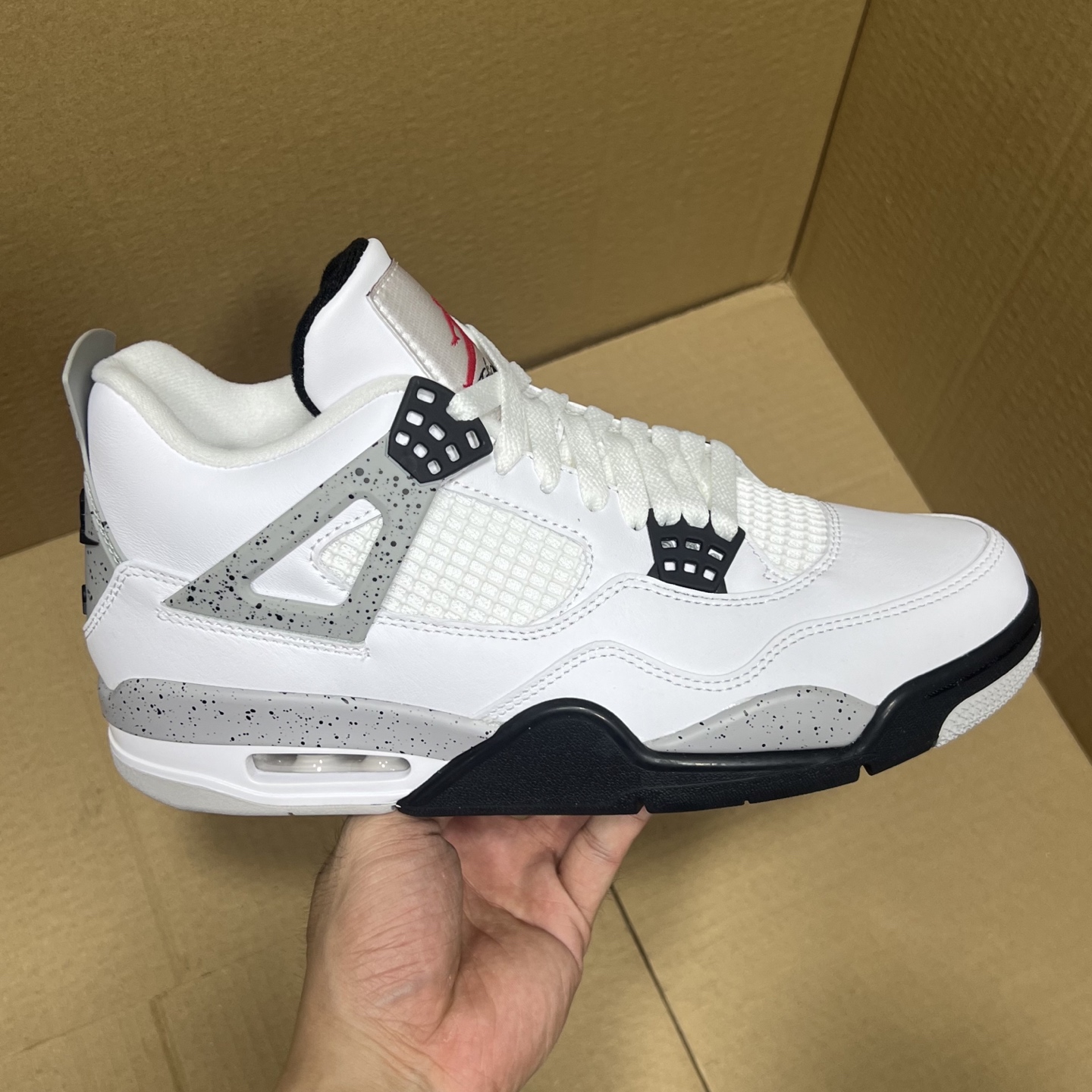 年度重磅福利！R1版AJ4系列特价！市场知名外贸R1版本！早期老的DT，懂的人都懂！品质 口碑一直在线！