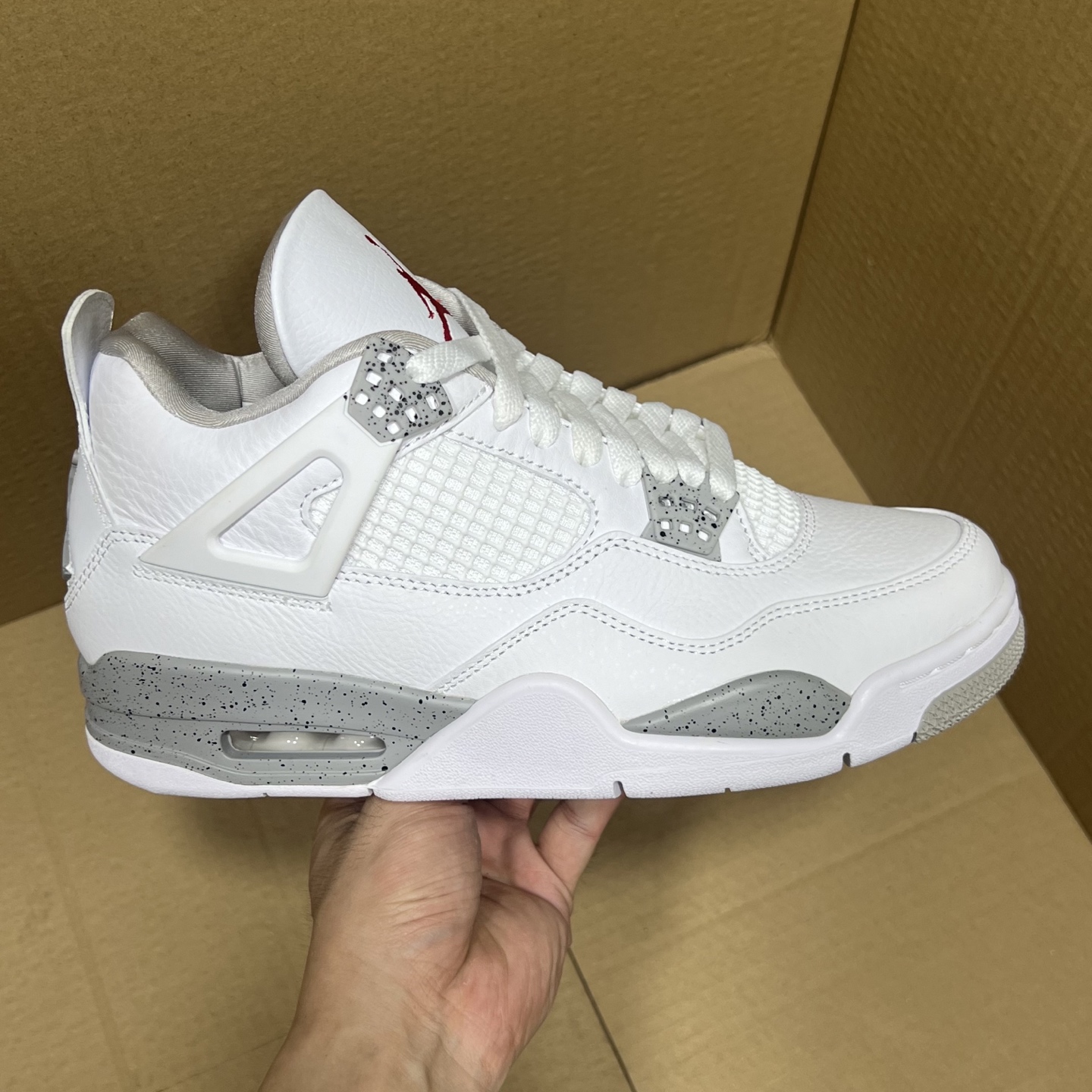 年度重磅福利！R1版AJ4系列特价！市场知名外贸R1版本！早期老的DT，懂的人都懂！品质 口碑一直在线！