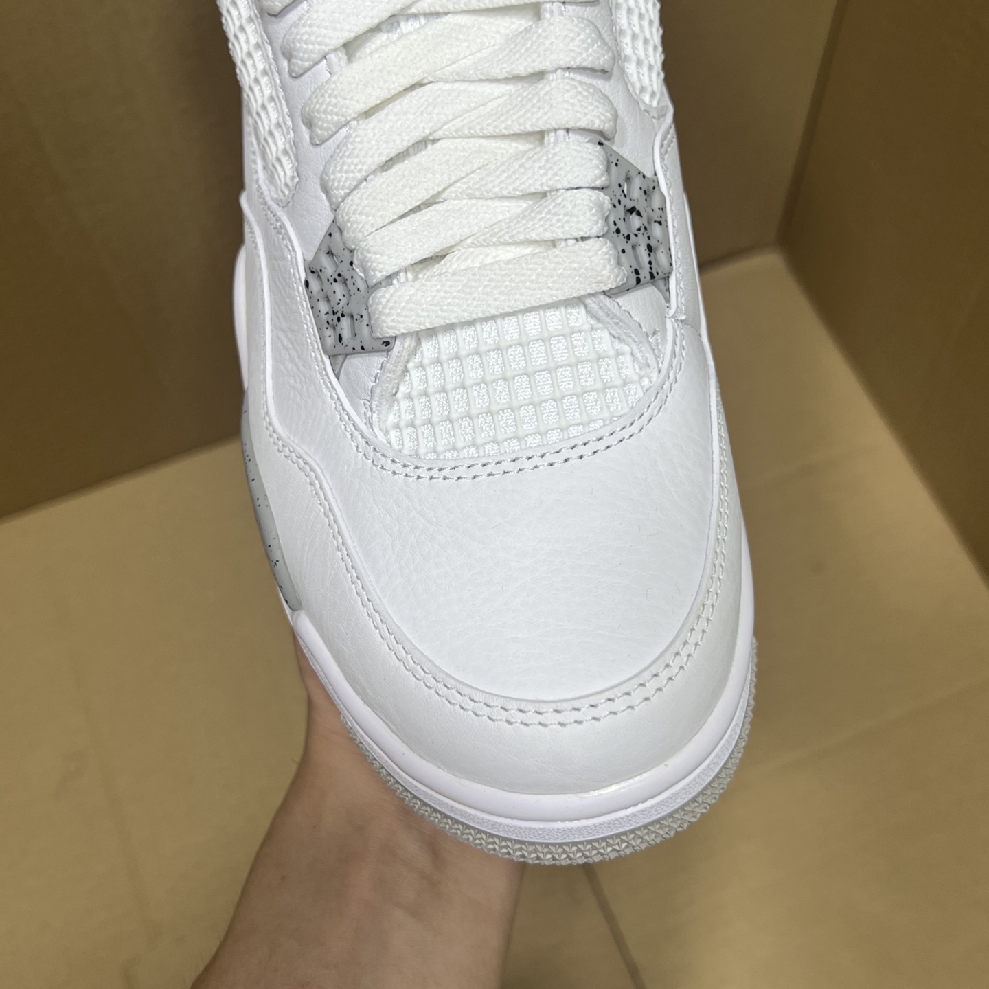 年度重磅福利！R1版AJ4系列特价！市场知名外贸R1版本！早期老的DT，懂的人都懂！品质 口碑一直在线！