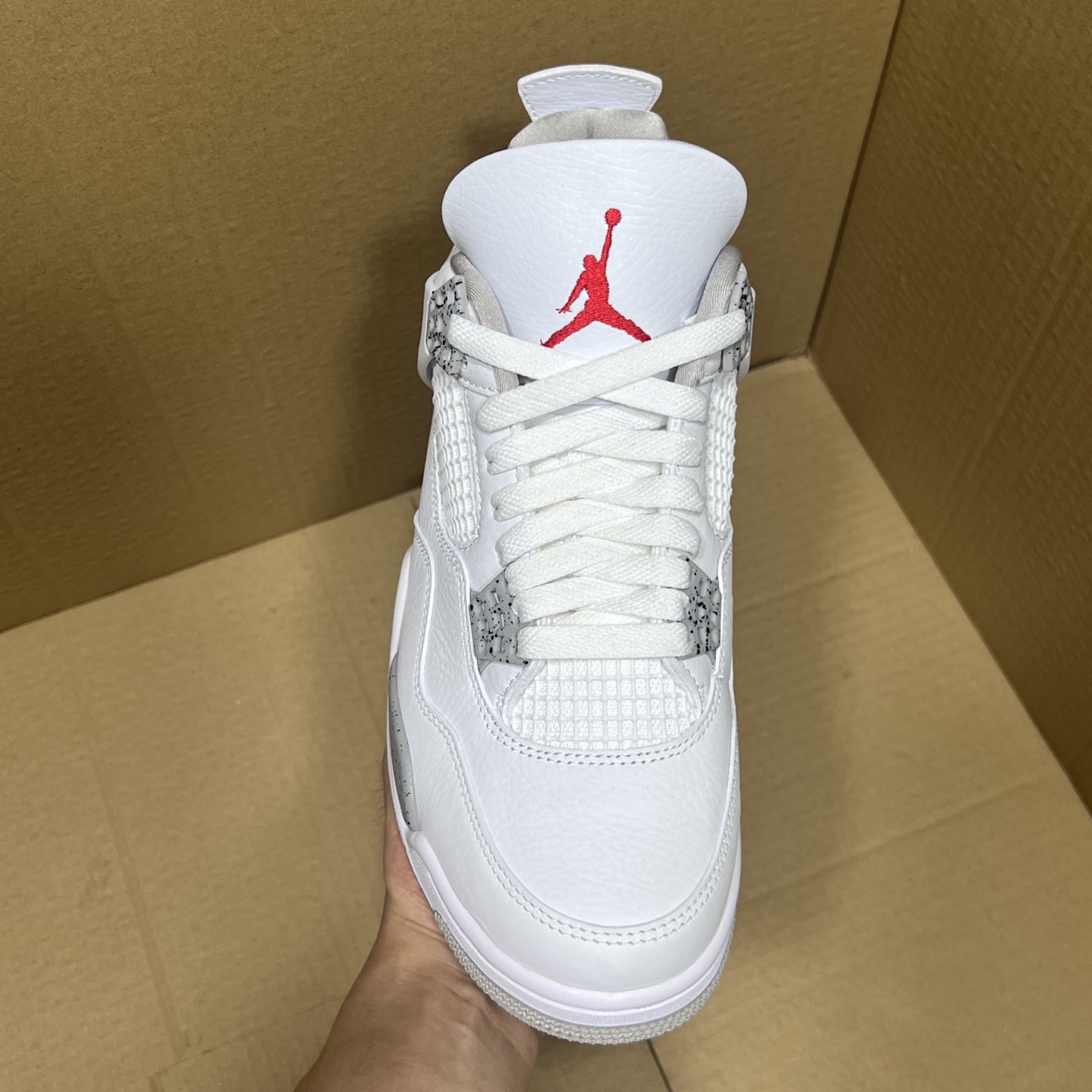 年度重磅福利！R1版AJ4系列特价！市场知名外贸R1版本！早期老的DT，懂的人都懂！品质 口碑一直在线！