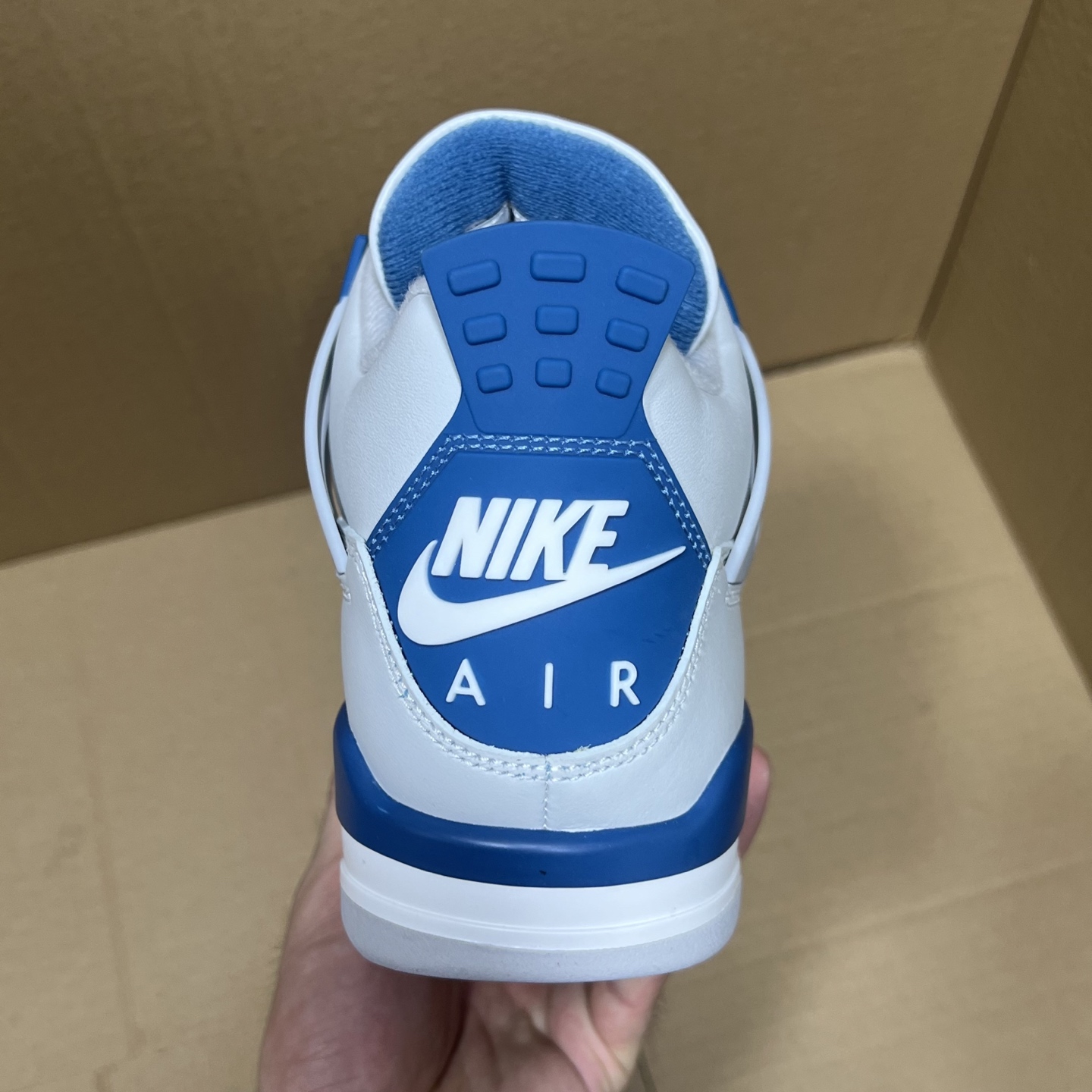 年度重磅福利！R1版AJ4系列特价！市场知名外贸R1版本！早期老的DT，懂的人都懂！品质 口碑一直在线！