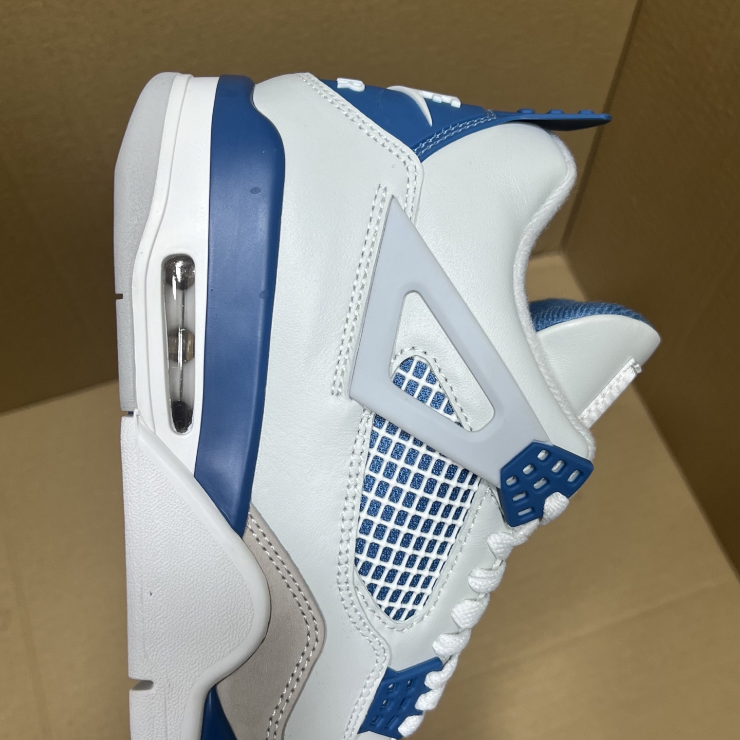 年度重磅福利！R1版AJ4系列特价！市场知名外贸R1版本！早期老的DT，懂的人都懂！品质 口碑一直在线！