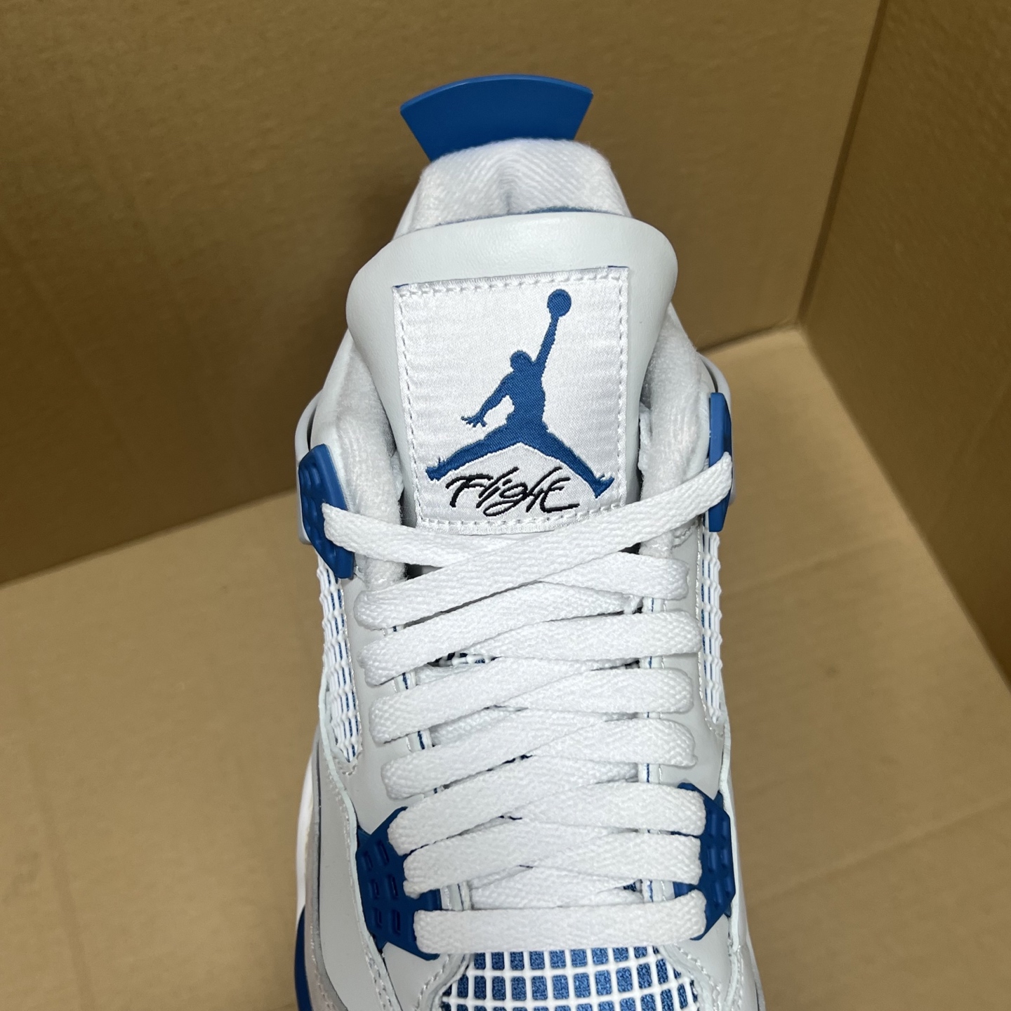 年度重磅福利！R1版AJ4系列特价！市场知名外贸R1版本！早期老的DT，懂的人都懂！品质 口碑一直在线！