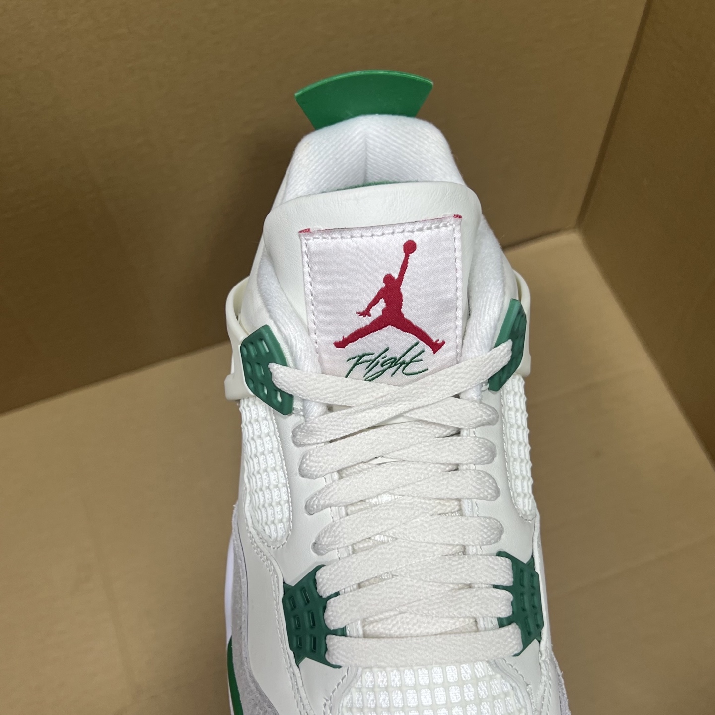 年度重磅福利！R1版AJ4系列特价！市场知名外贸R1版本！早期老的DT，懂的人都懂！品质 口碑一直在线！