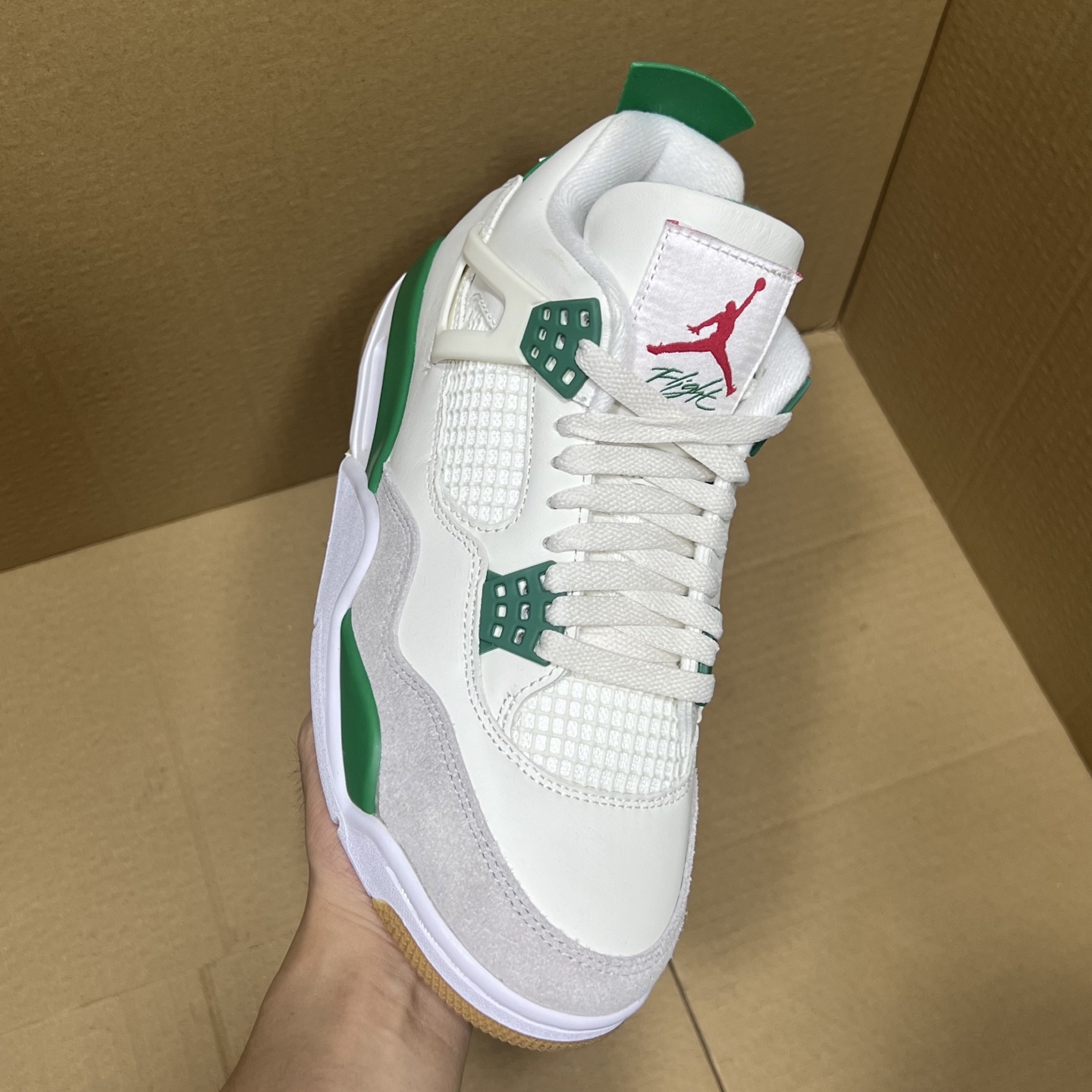 年度重磅福利！R1版AJ4系列特价！市场知名外贸R1版本！早期老的DT，懂的人都懂！品质 口碑一直在线！