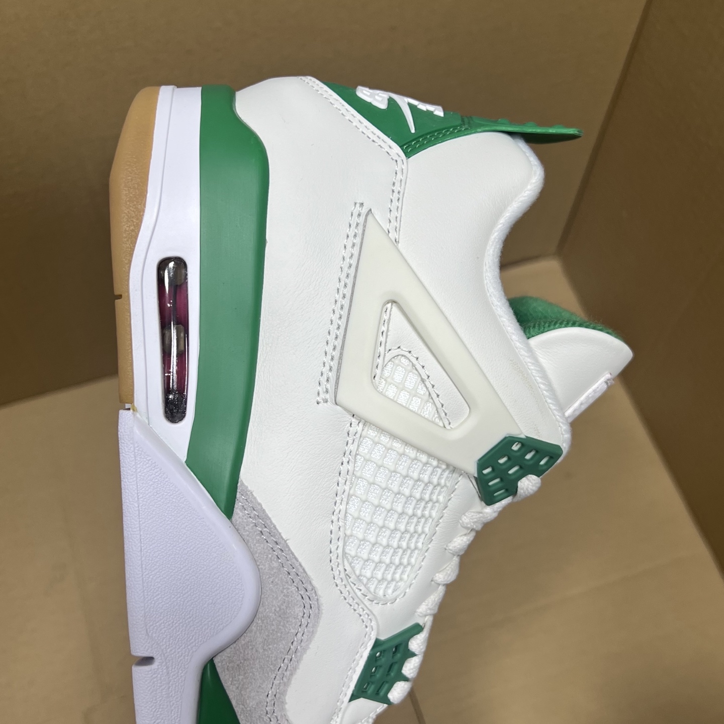 年度重磅福利！R1版AJ4系列特价！市场知名外贸R1版本！早期老的DT，懂的人都懂！品质 口碑一直在线！