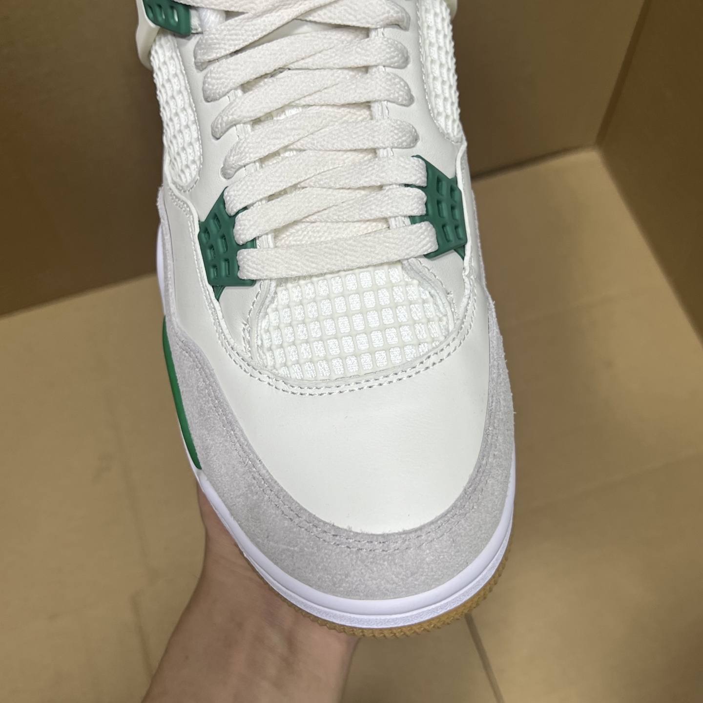 年度重磅福利！R1版AJ4系列特价！市场知名外贸R1版本！早期老的DT，懂的人都懂！品质 口碑一直在线！