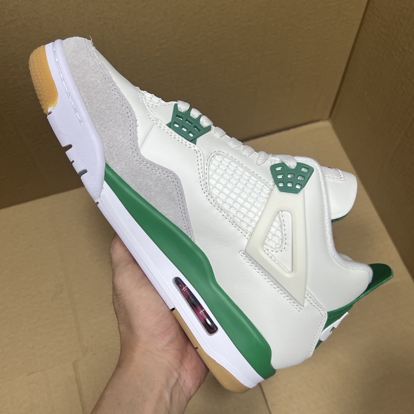 年度重磅福利！R1版AJ4系列特价！市场知名外贸R1版本！早期老的DT，懂的人都懂！品质 口碑一直在线！