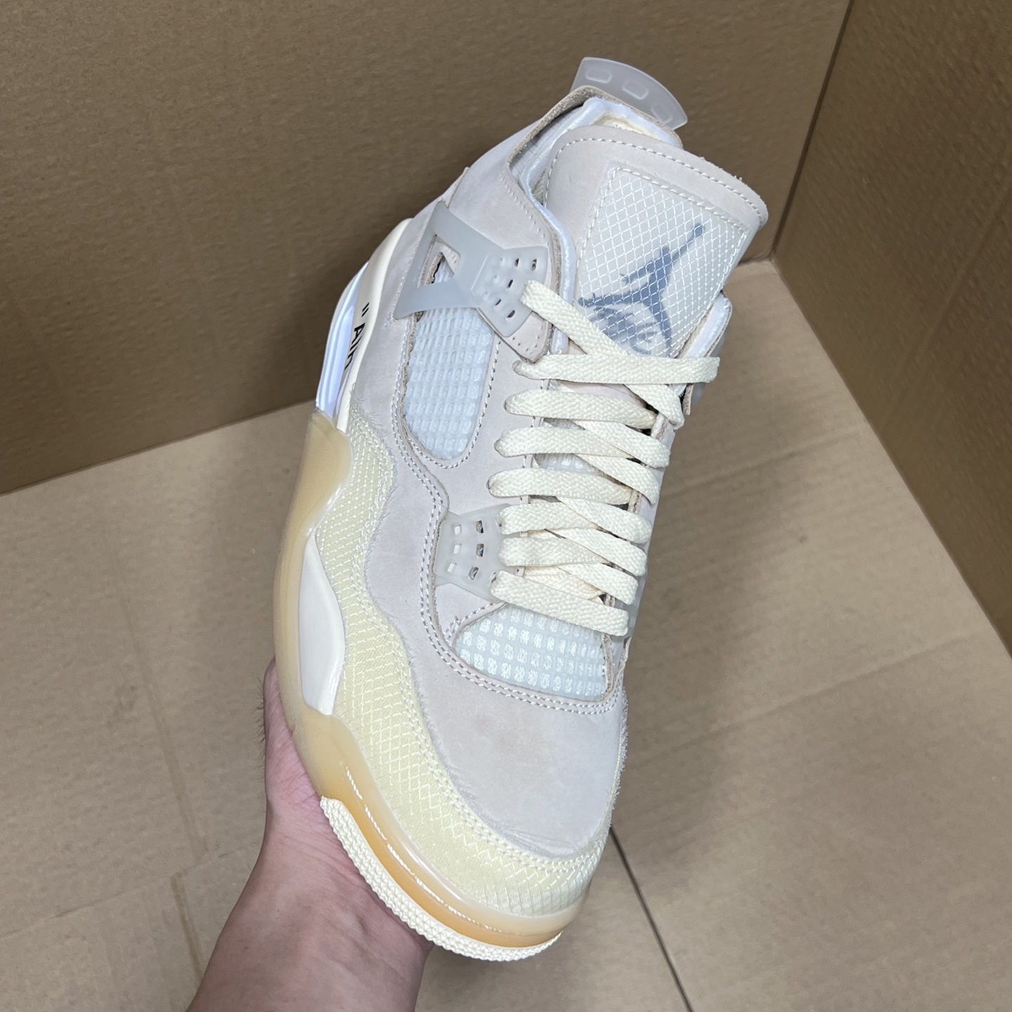 年度重磅福利！R1版AJ4系列特价！市场知名外贸R1版本！早期老的DT，懂的人都懂！品质 口碑一直在线！