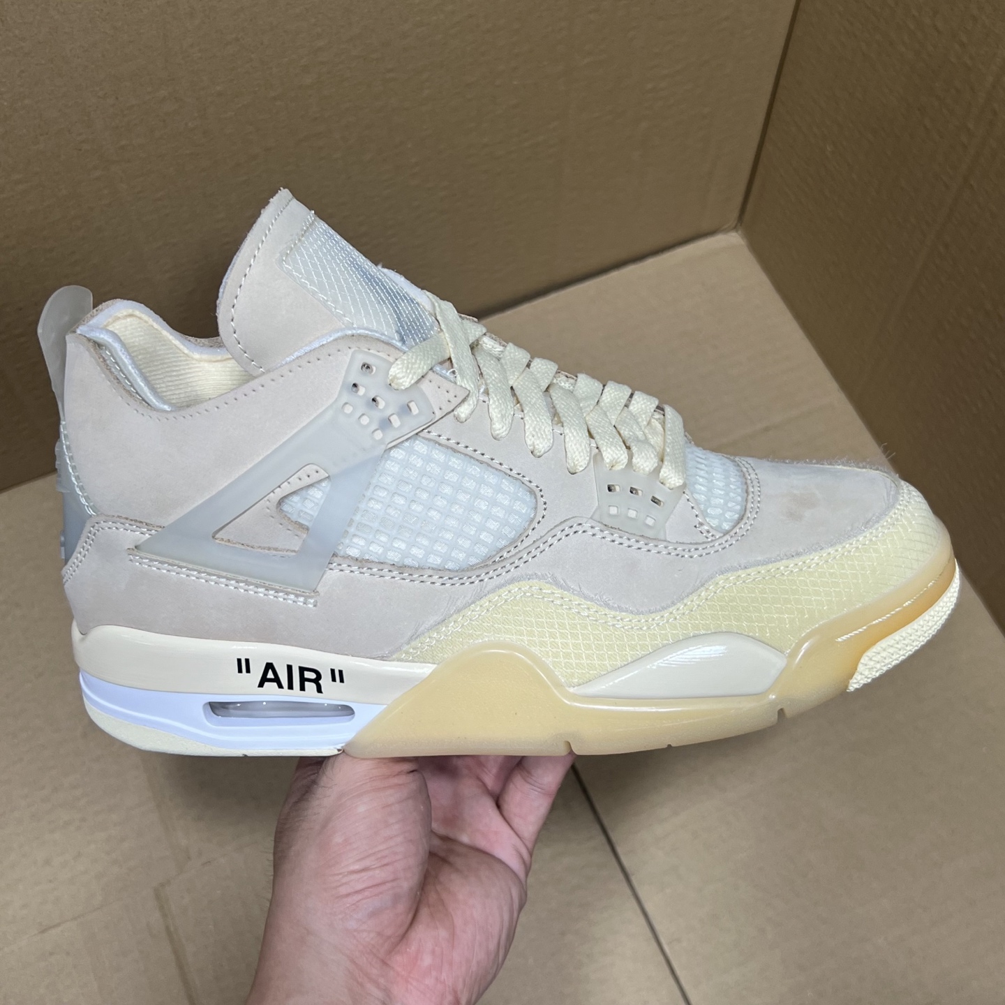 年度重磅福利！R1版AJ4系列特价！市场知名外贸R1版本！早期老的DT，懂的人都懂！品质 口碑一直在线！