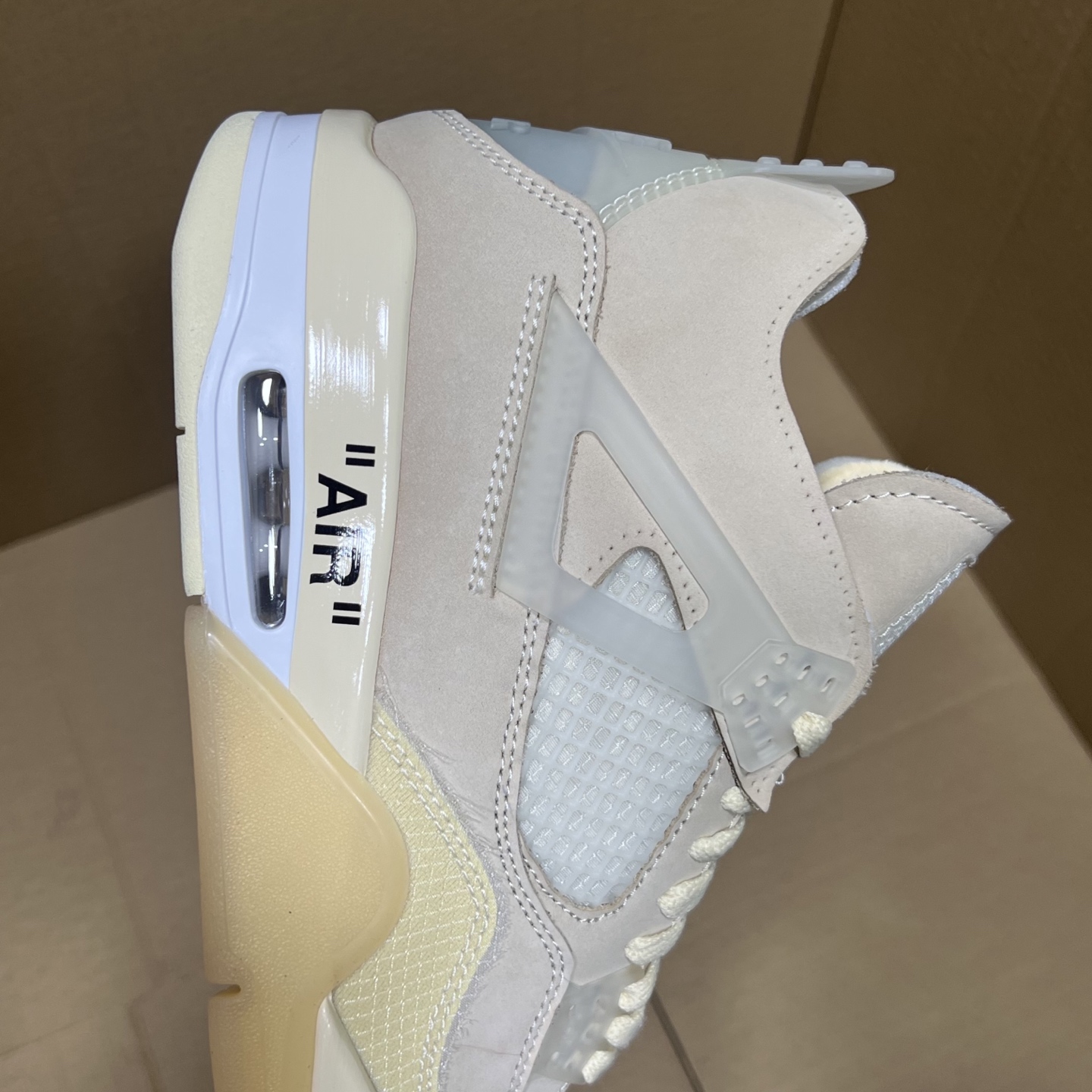 年度重磅福利！R1版AJ4系列特价！市场知名外贸R1版本！早期老的DT，懂的人都懂！品质 口碑一直在线！