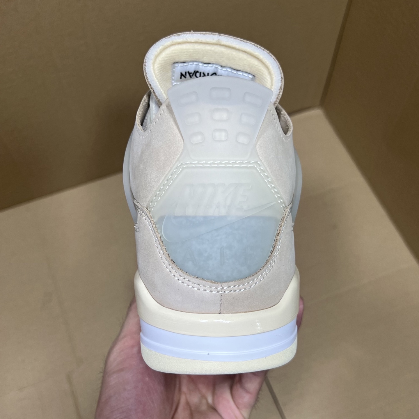 年度重磅福利！R1版AJ4系列特价！市场知名外贸R1版本！早期老的DT，懂的人都懂！品质 口碑一直在线！